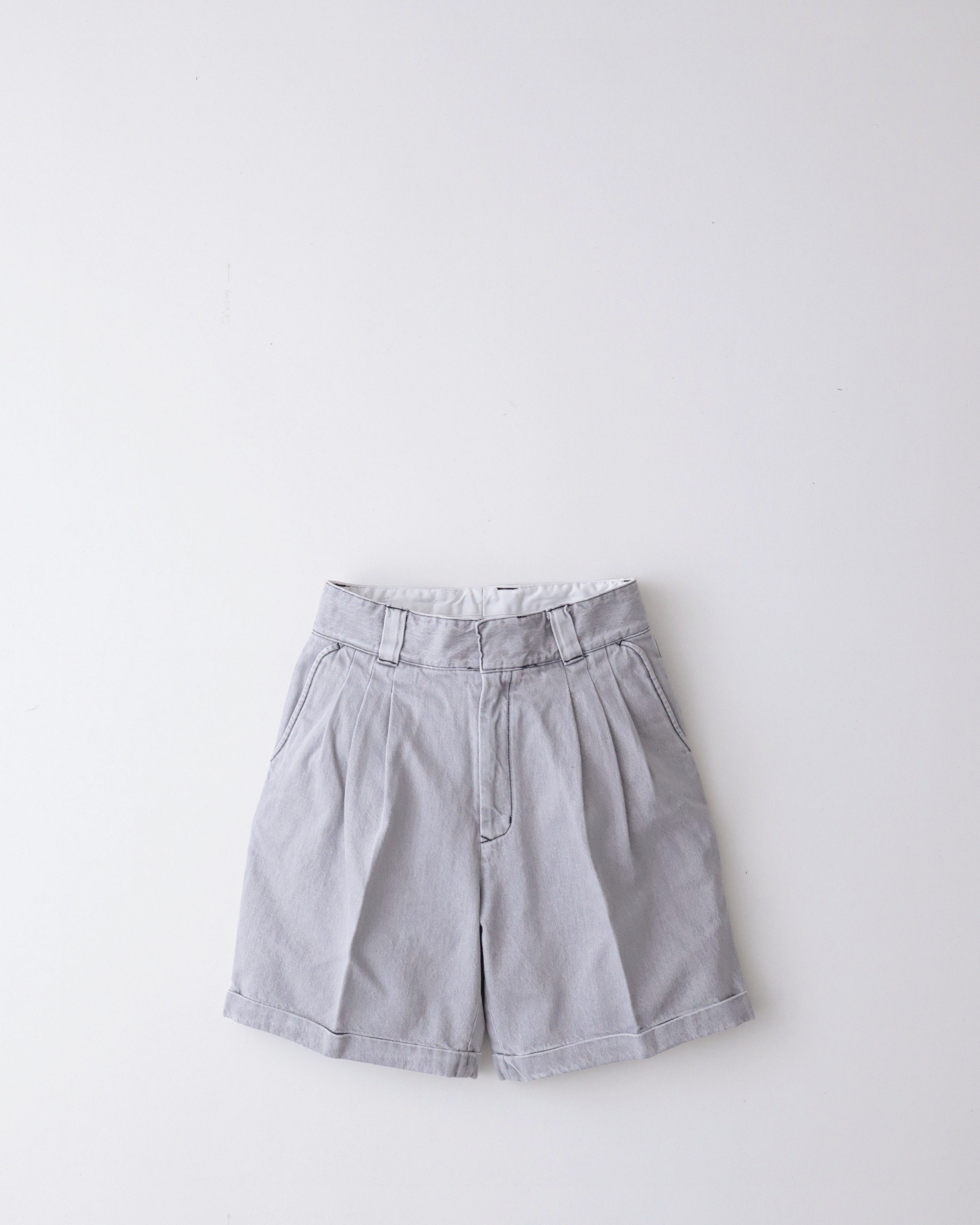 FARAH｜THREE-TUCK WIDE SHORTS / DENIM