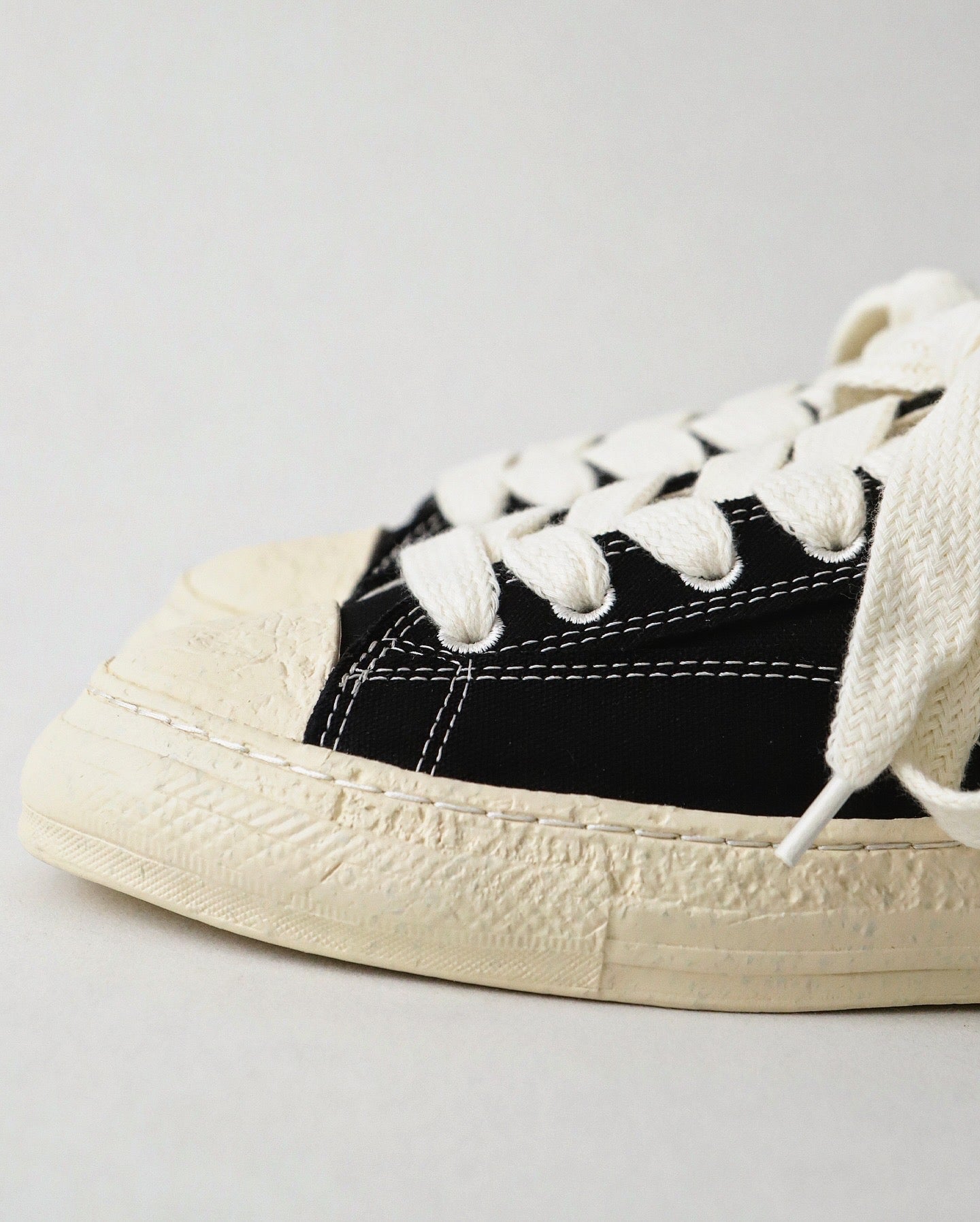 TRENT CANVAS LOW-TOP SNEAKERS