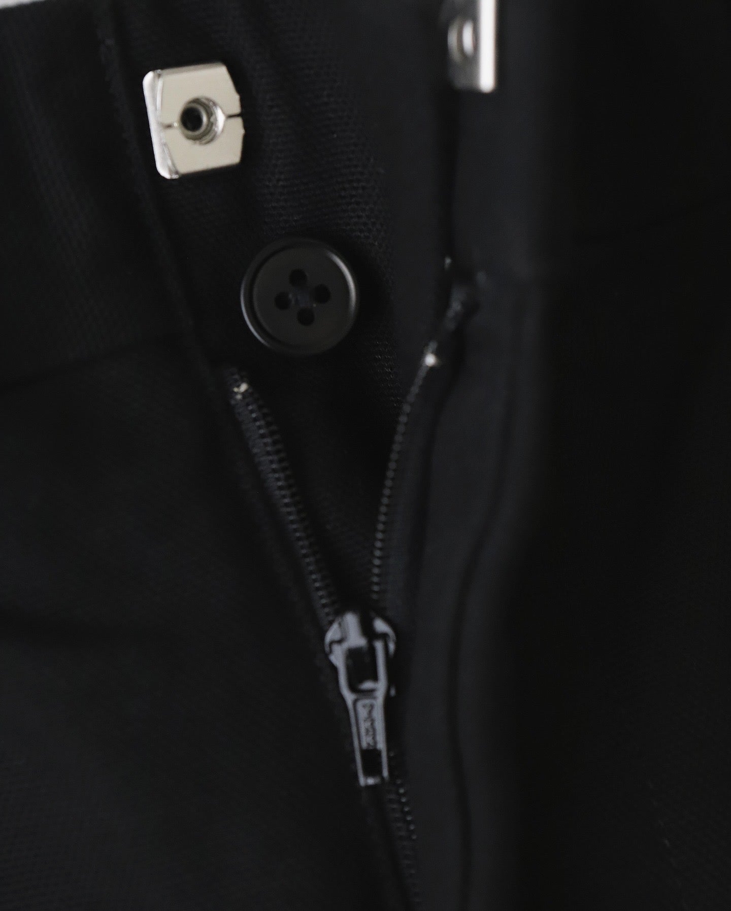 TUCK STRAIGHT TROUSERS