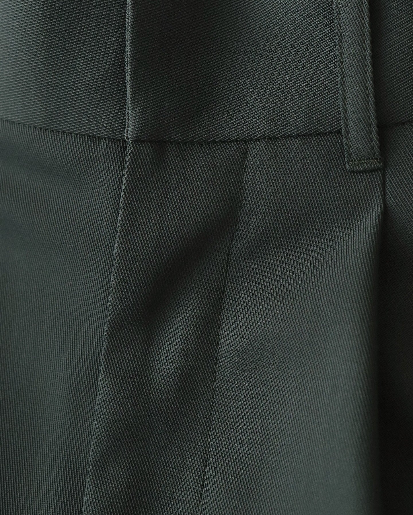 TECHNO WOOL NYLON TWO TUCK WIDE PANTS（WOMEN）