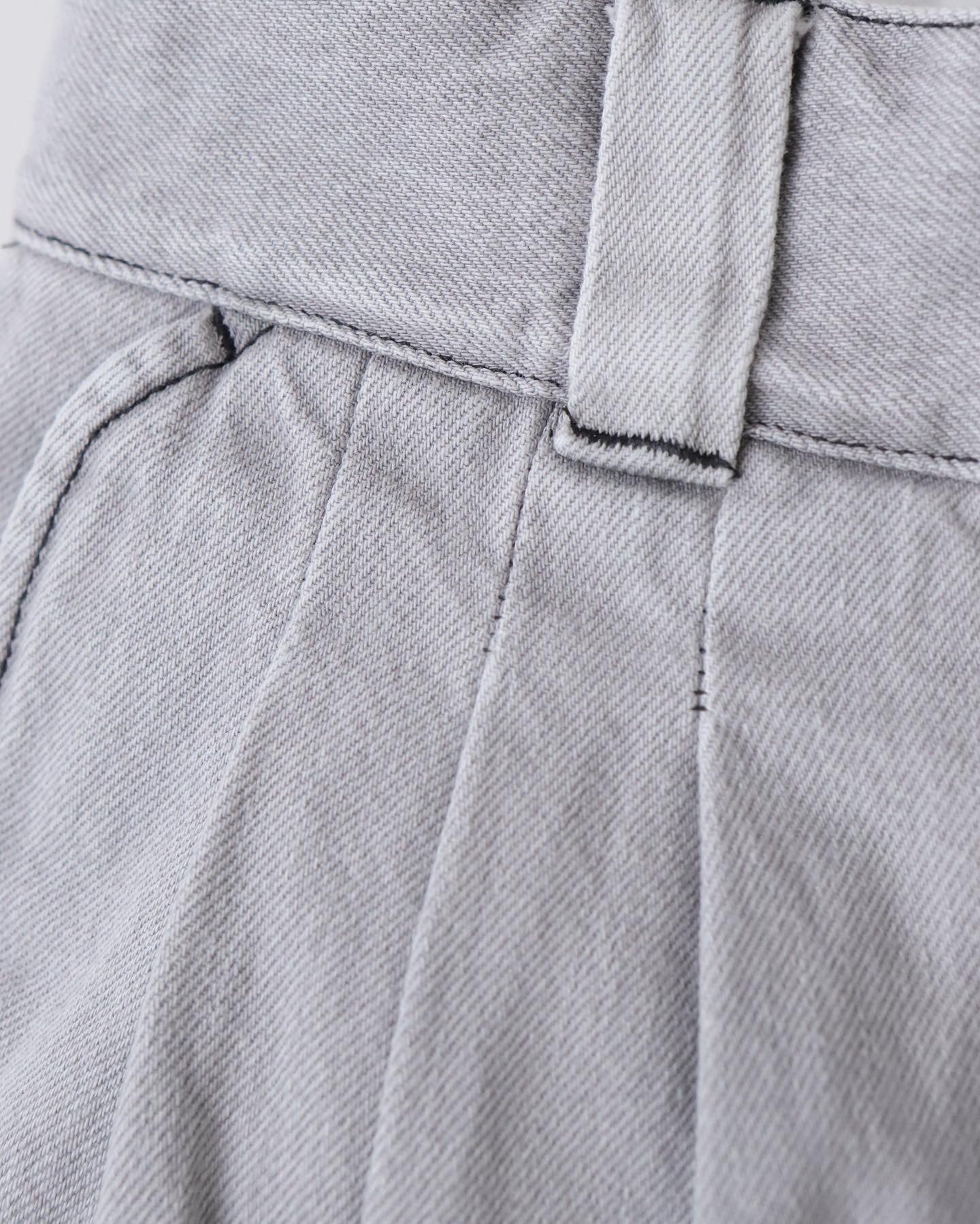 FARAH｜THREE-TUCK WIDE SHORTS / DENIM