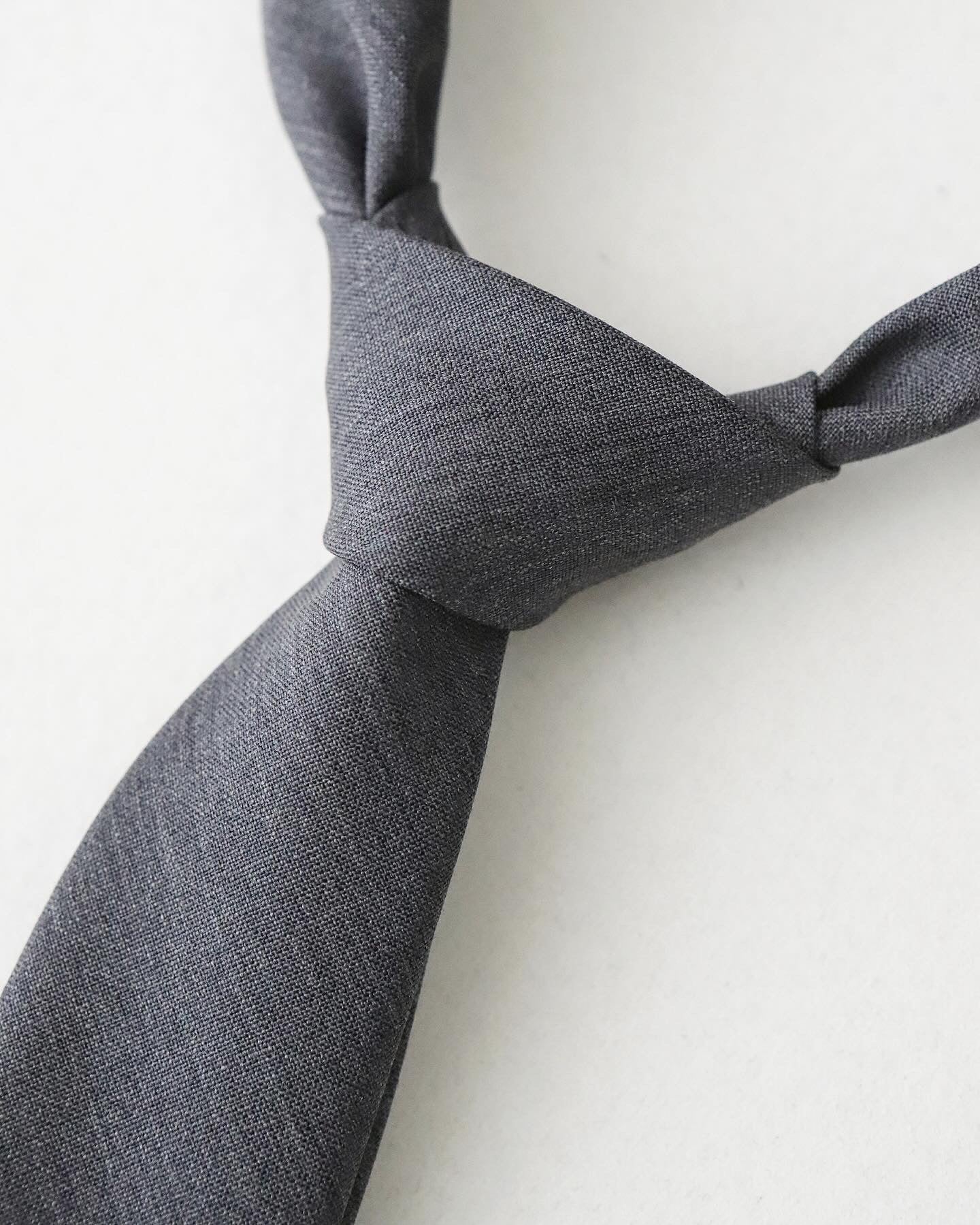 UNLIKELY TIE MOHAIR