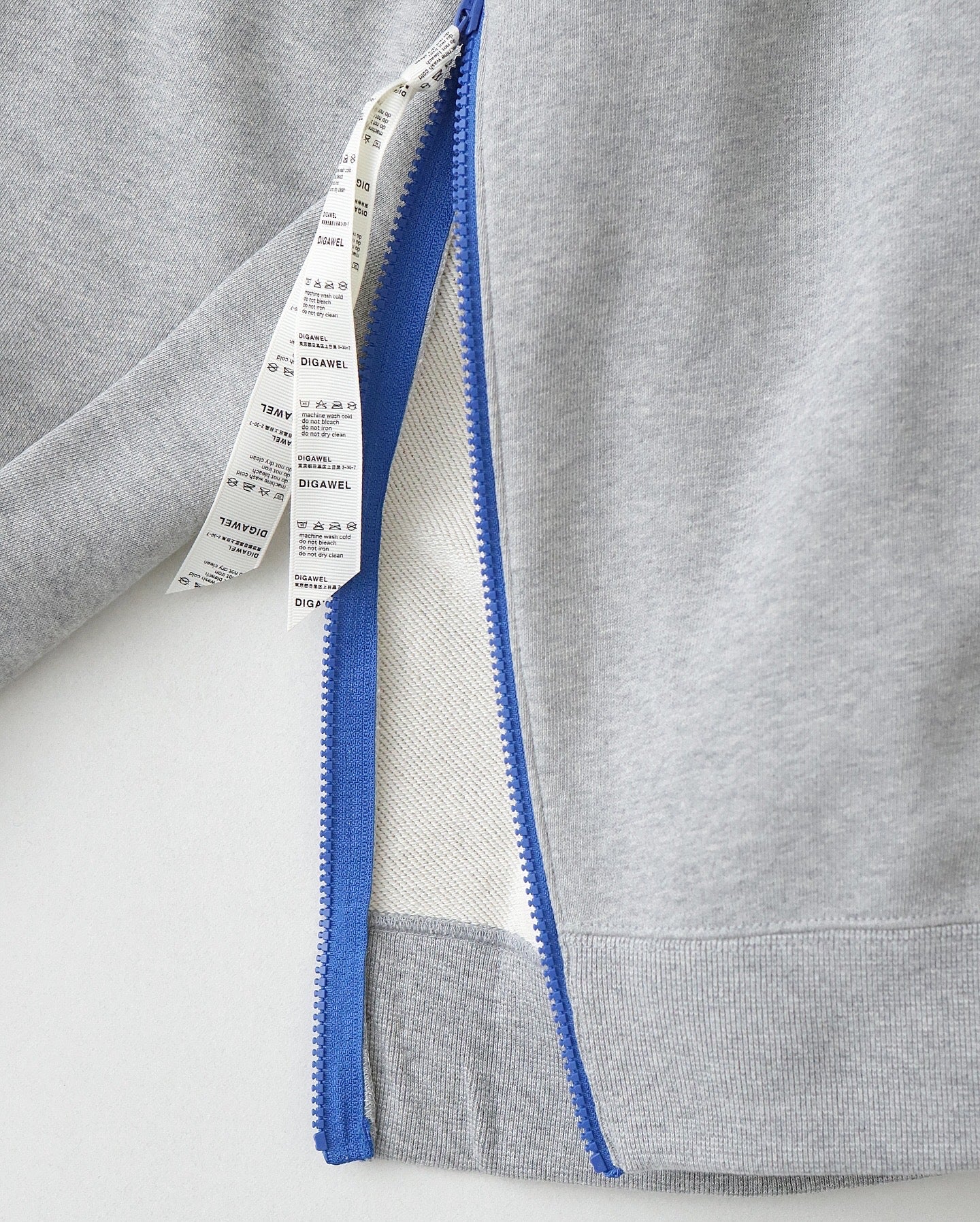 SIDE ZIP SWEATSHIRT