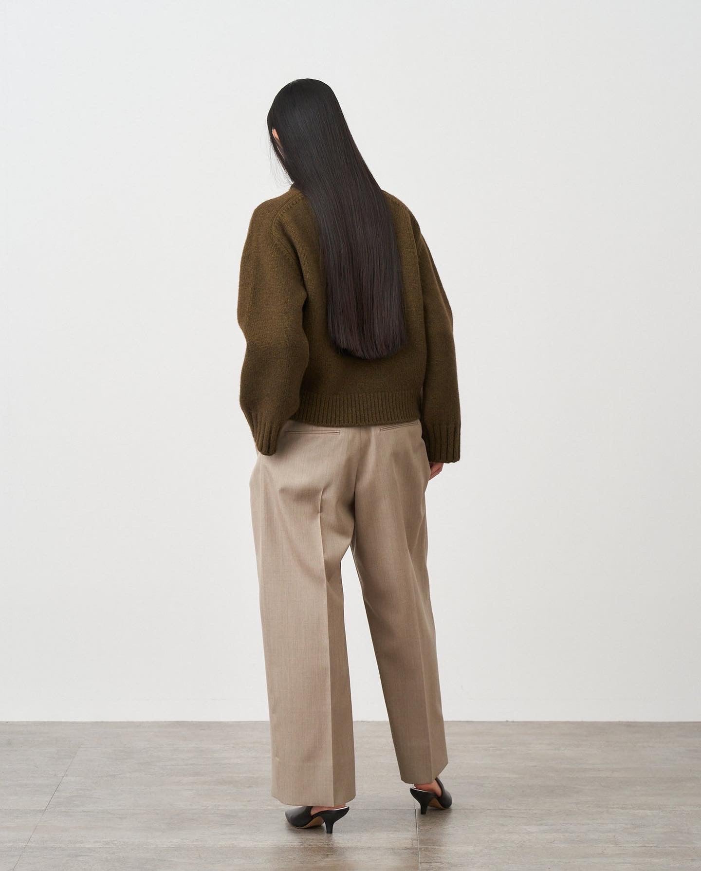 WOOL GABARDINE WIDE TWO-TUCKED PANTS（WOMEN）