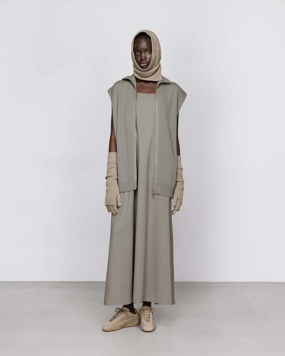 TECHNO WOOL TROPICAL SLIP DRESS（WOMEN）