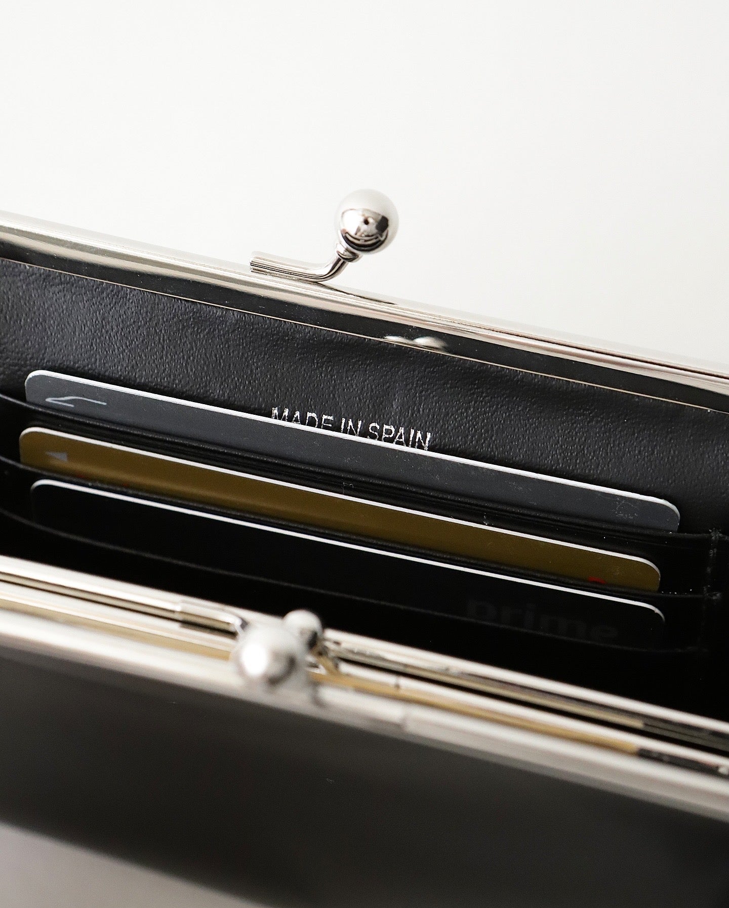 KISS CLASP MEDIUM
