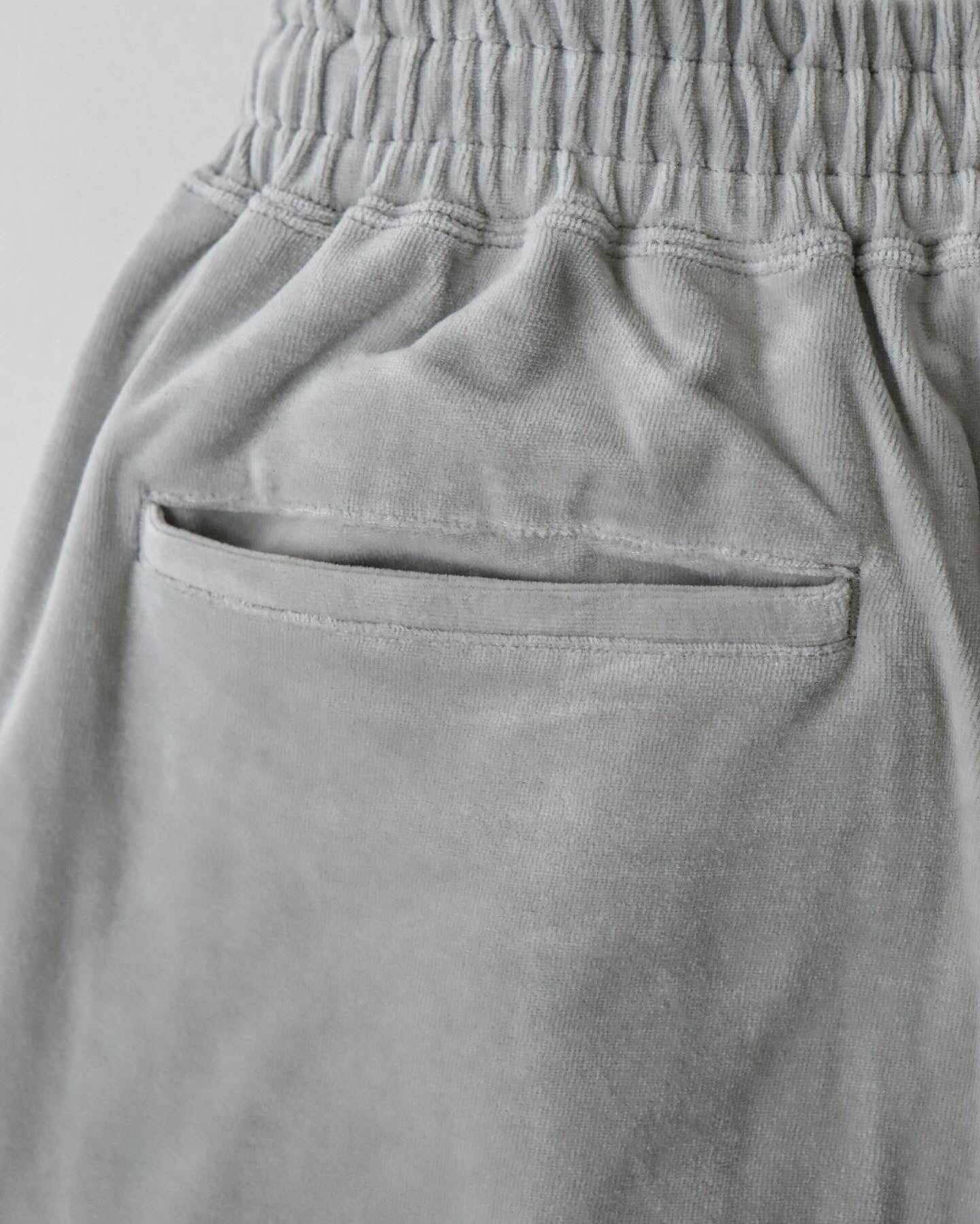 COMPACT VELOUR EASY PANTS