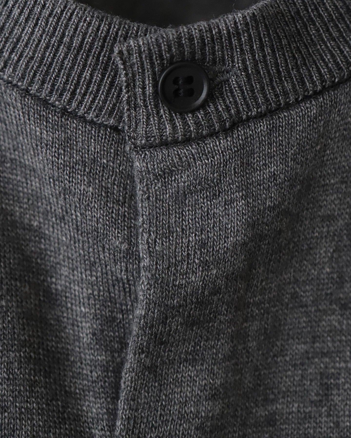 GARMENT DYED CASHMERE SILK CREWNECK CARDIGAN（WOMEN）