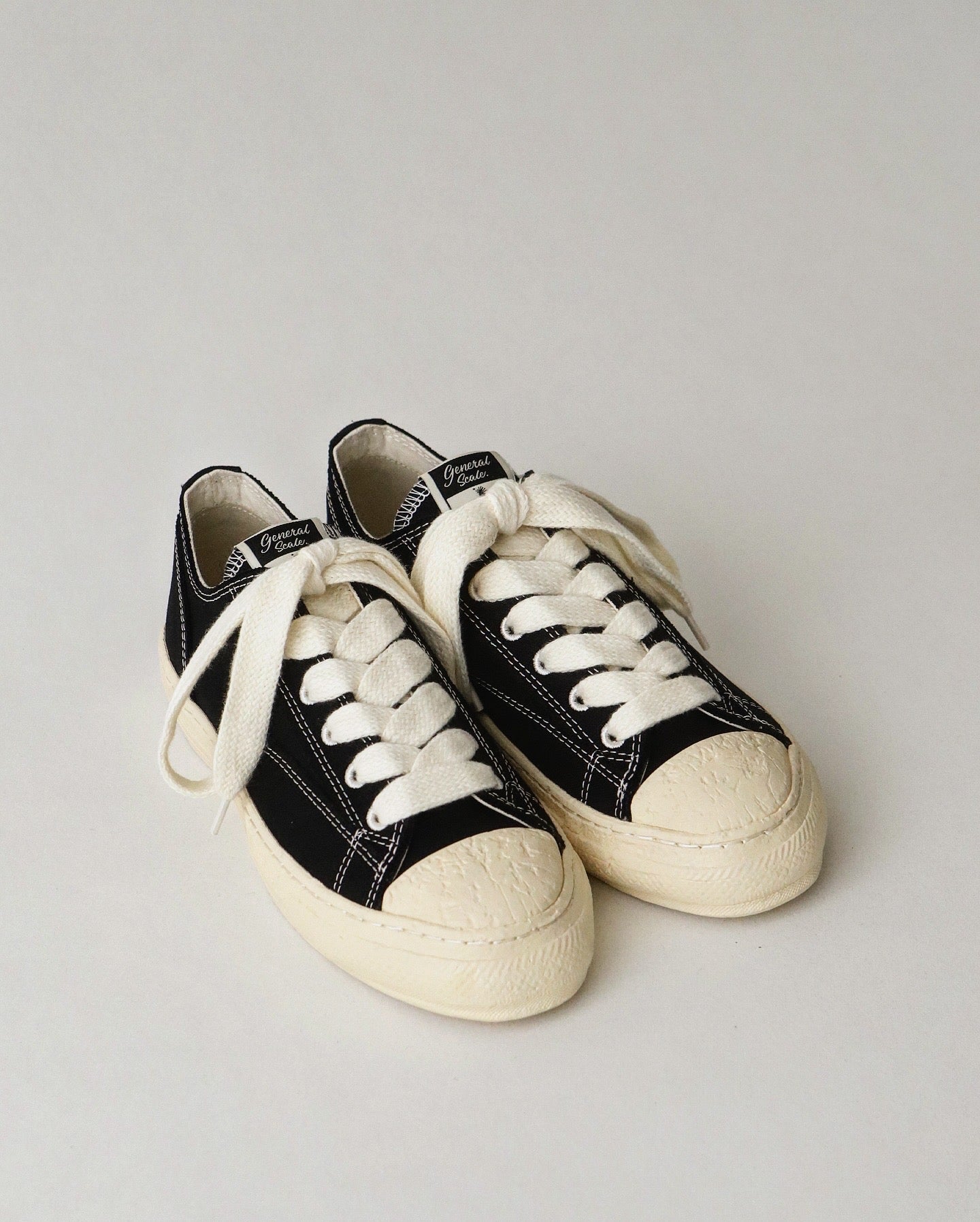 TRENT CANVAS LOW-TOP SNEAKERS