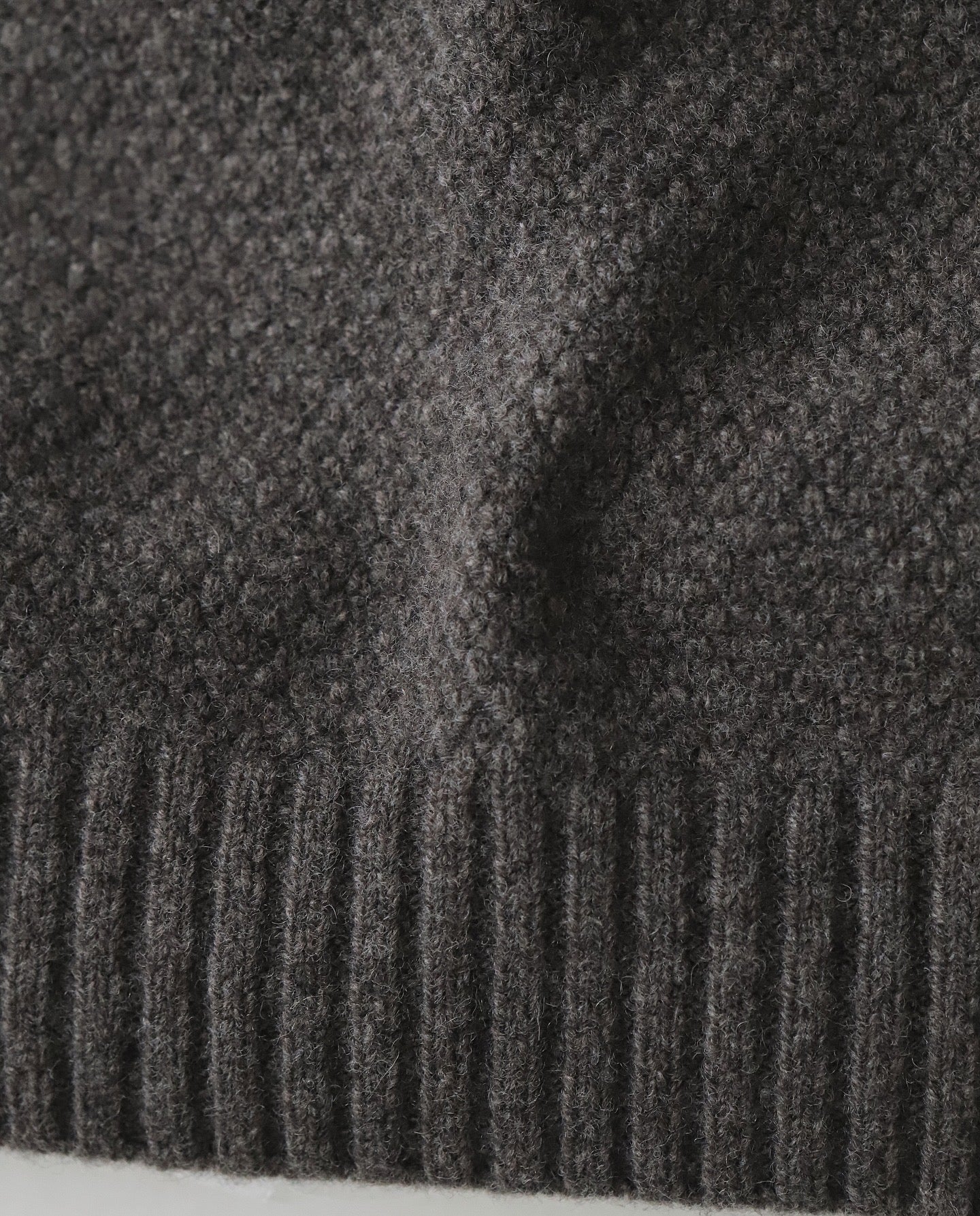 LAMBS WOOL CREWNECK SWEATER