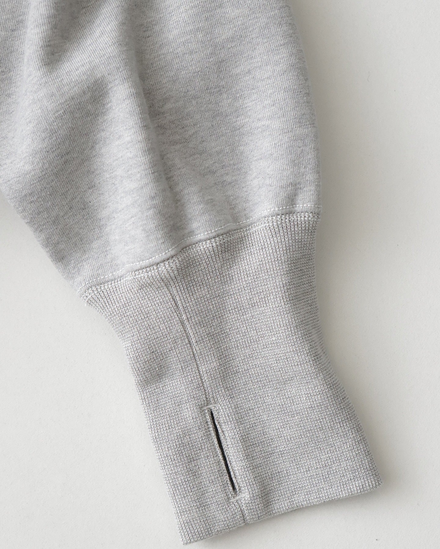 UNLIKELY SIMPLE SWEAT CREW "RESERVE"