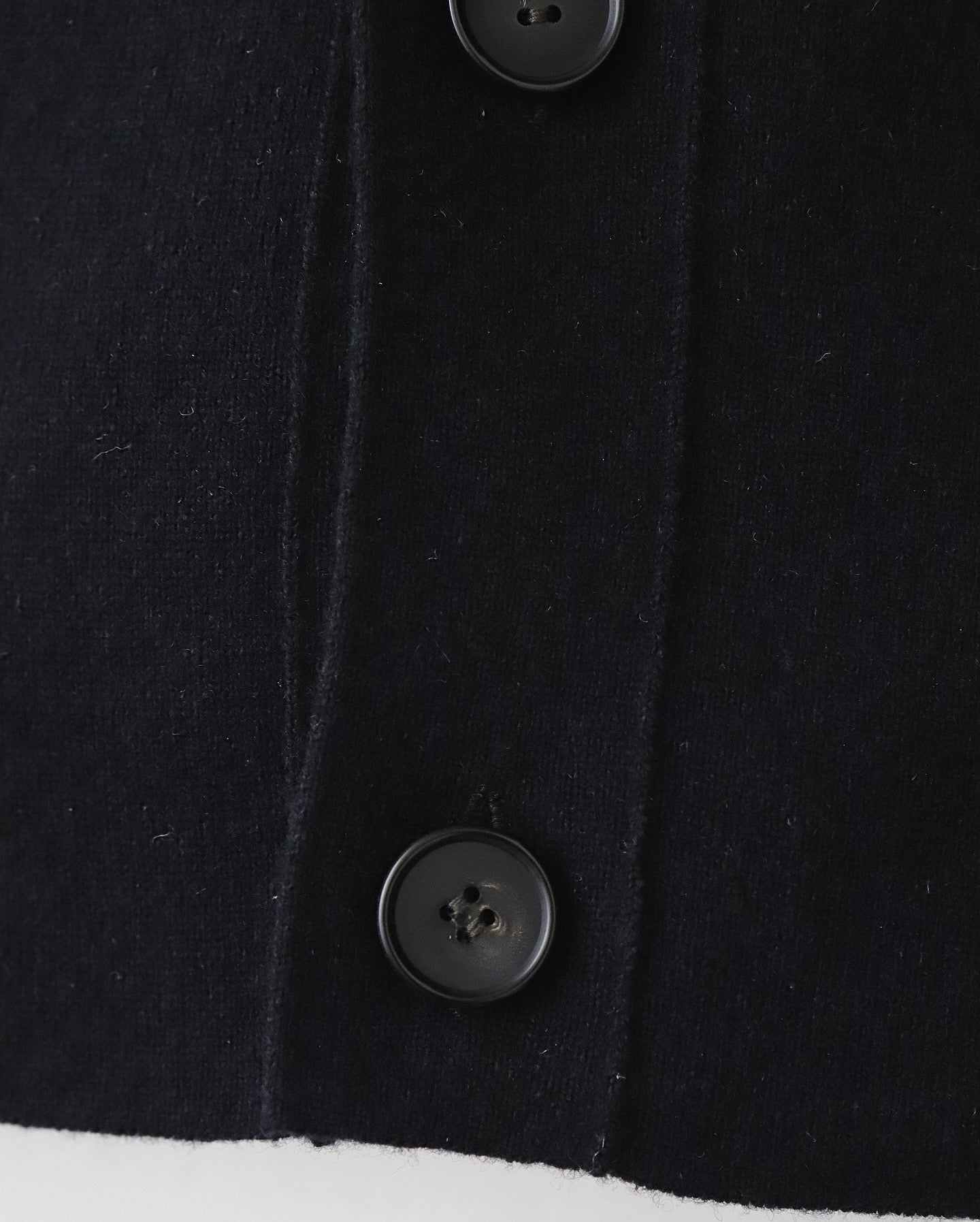 V-NECK CARDIGAN｜LAMS WOOL INTERLOCK KNITTED