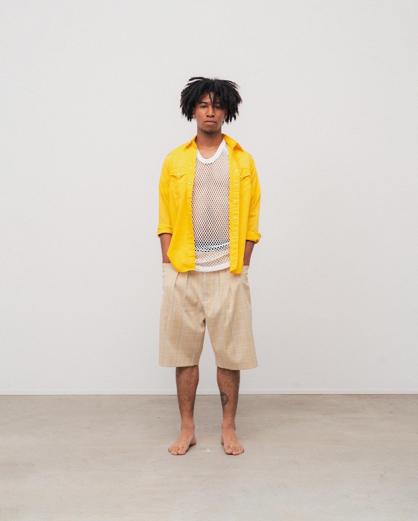 FARAH｜TWO-TUCK WIDE SHORTS / SOUVENIR CHECK