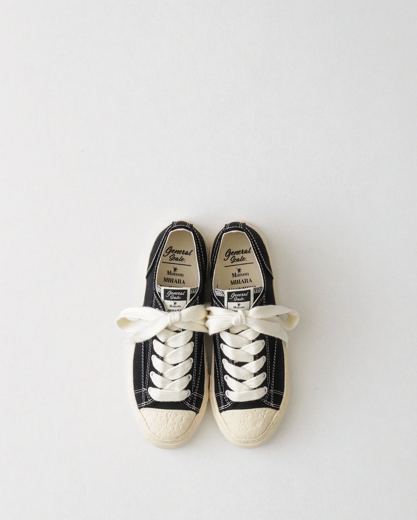 TRENT CANVAS LOW-TOP SNEAKERS