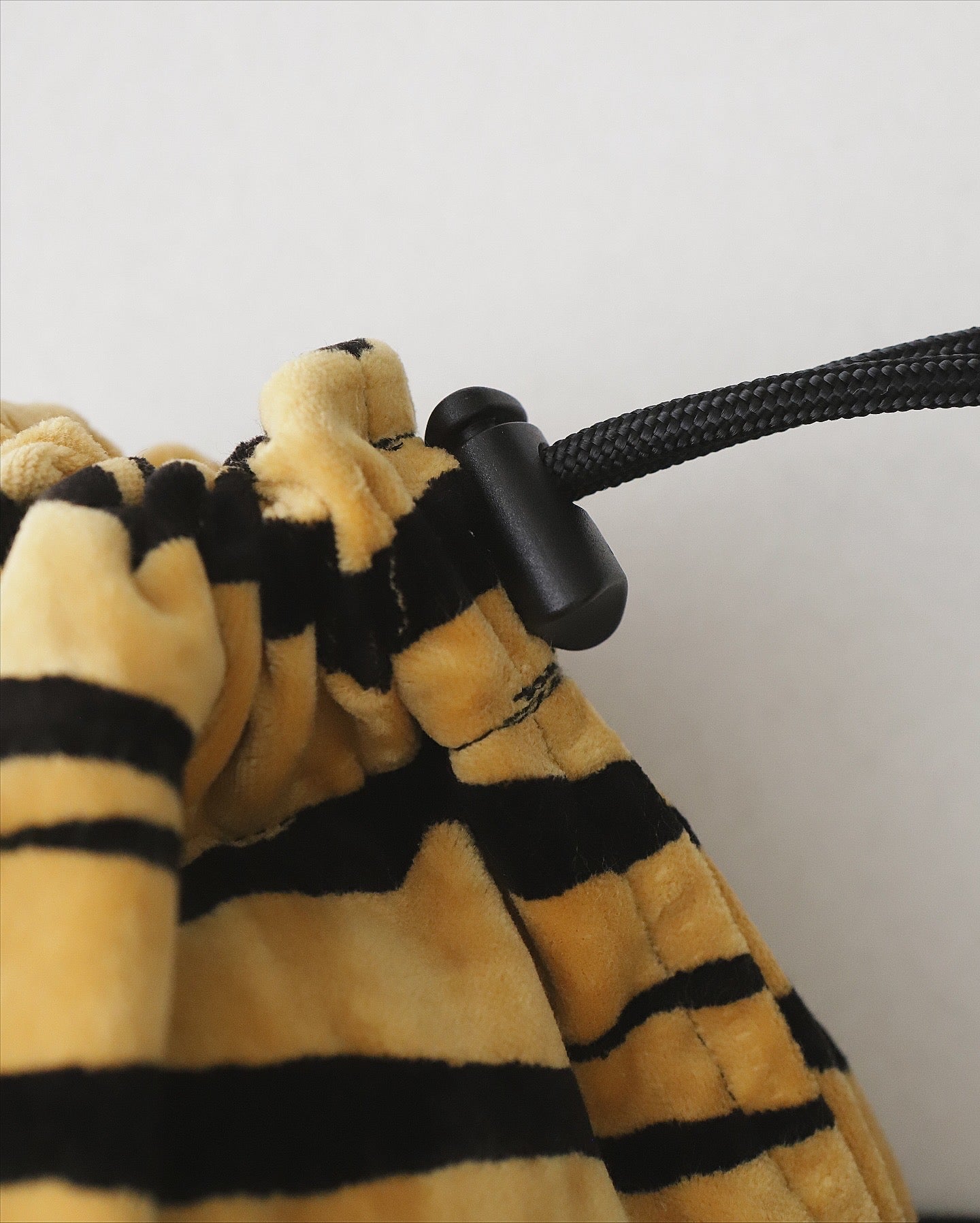 TIGER VELOUR DRAWSTRING BAG