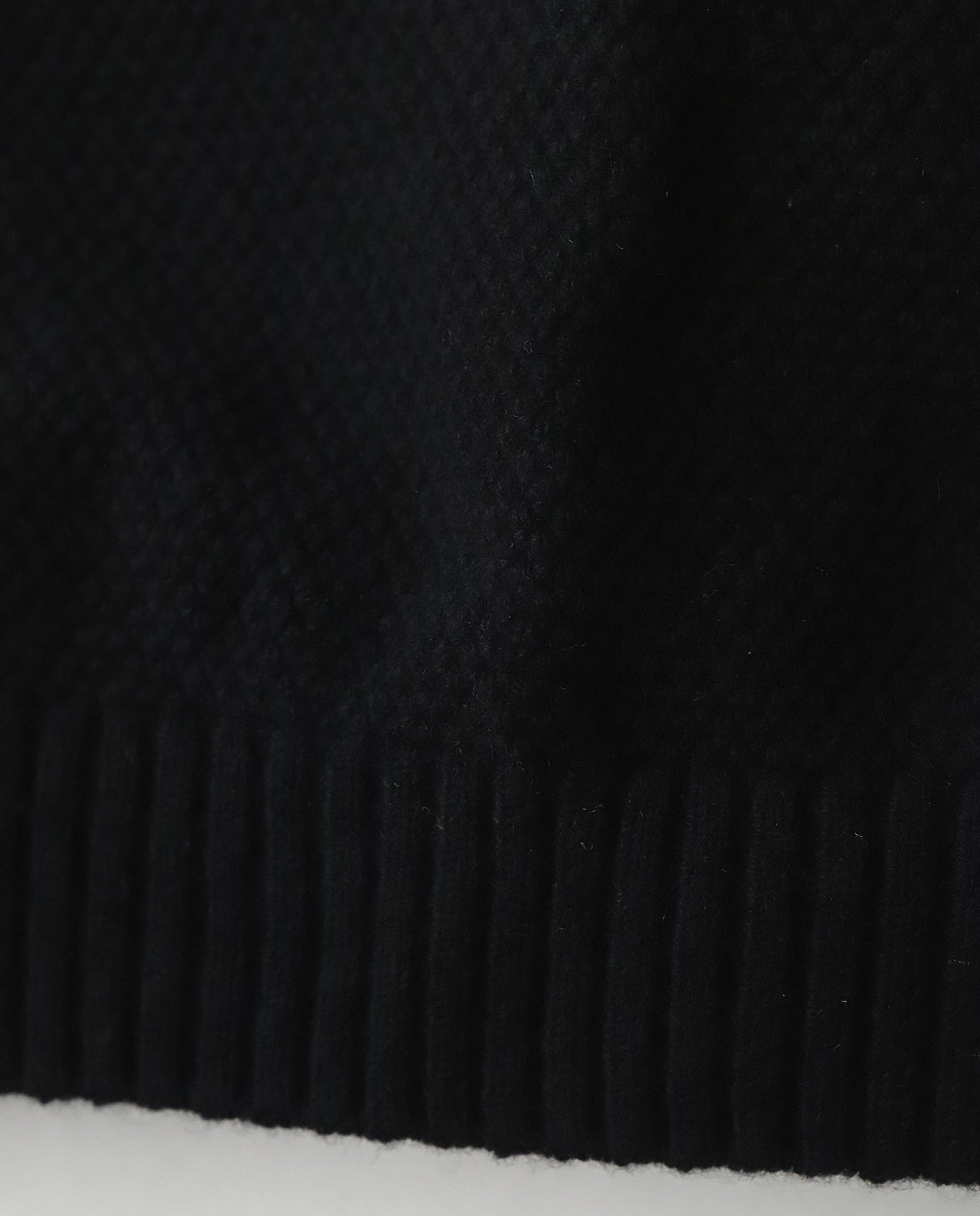 LAMBS WOOL CREWNECK SWEATER