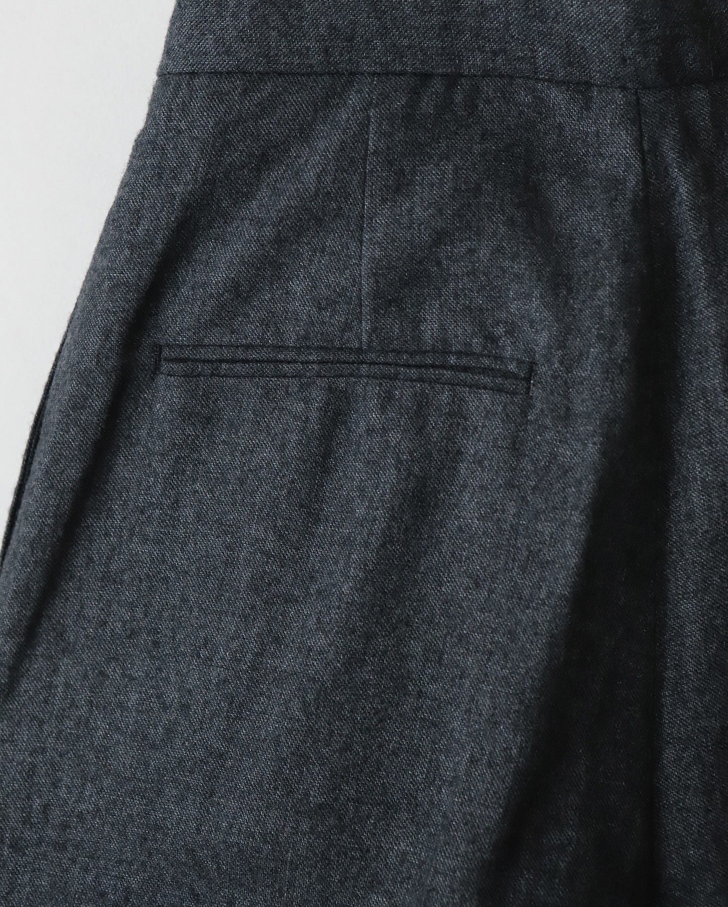 LINEN WOOL TWILL TUCKED EASY PANTS（WOMEN）