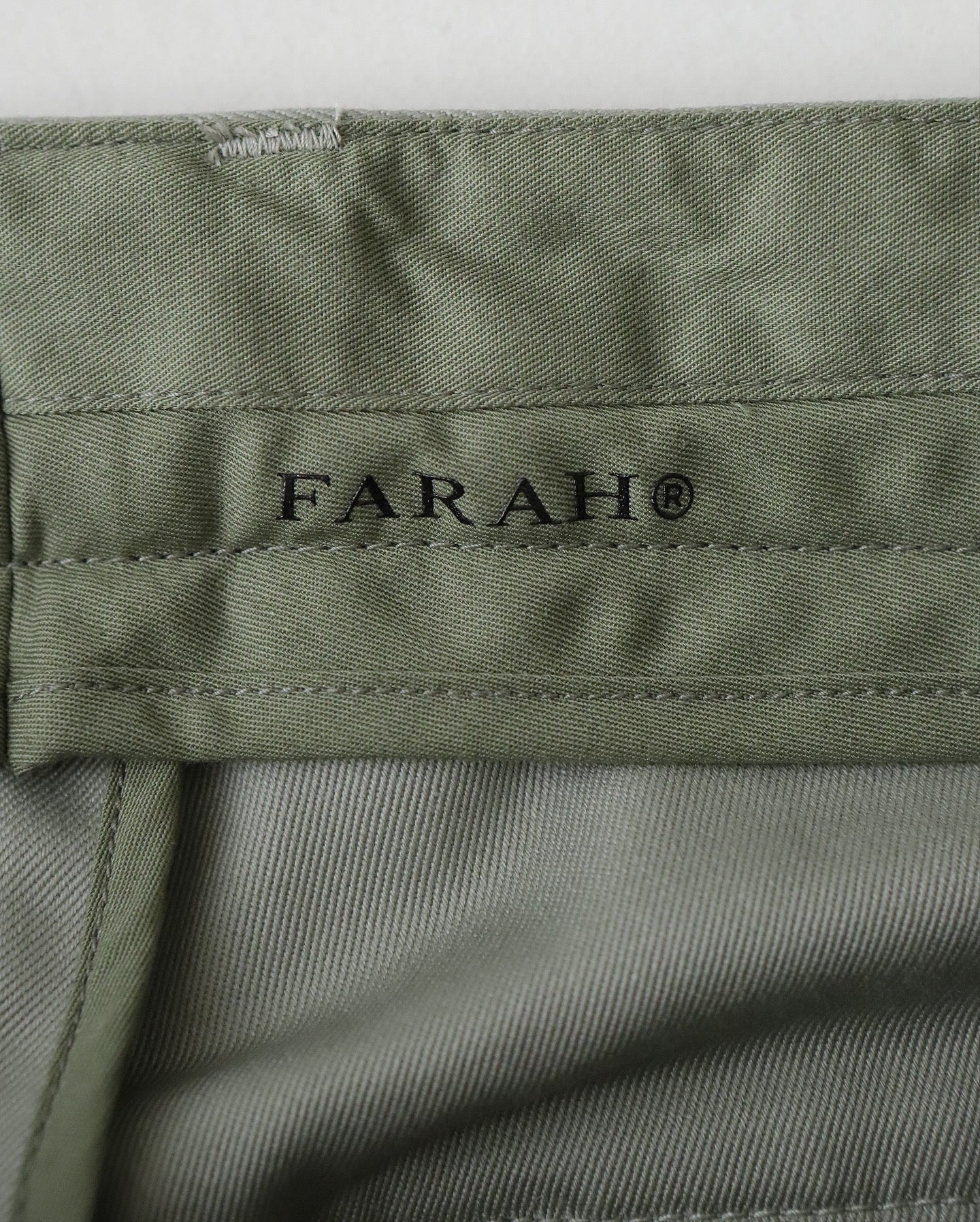 OUT TUCK WIDE TAPERED PANTS