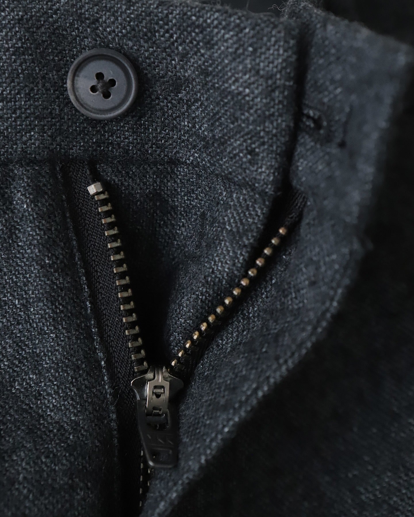LINEN WOOL TWILL TUCKED EASY PANTS（WOMEN）