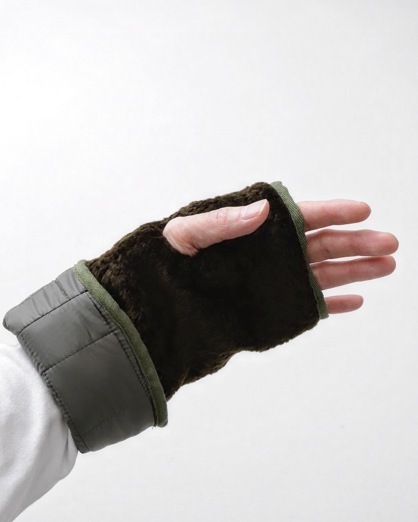 BOA QUILT HAND WARMER ARMY GREEN REVERSIBLE