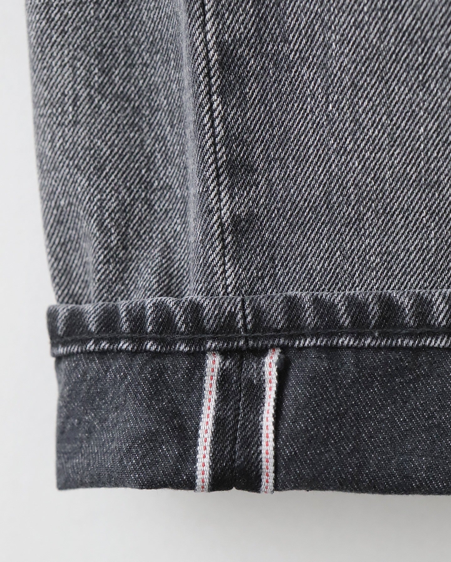 SELVAGE DENIM TWO TUCK TAPERED PANTS