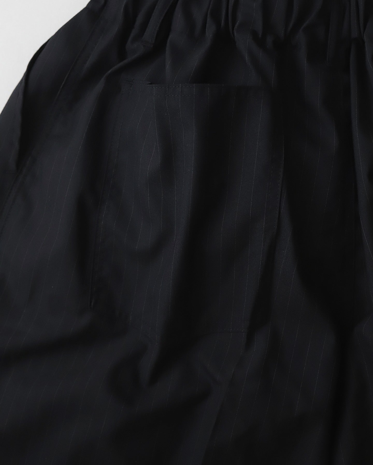 CIRCULAR SHORT PANTS BLACK STRIPE