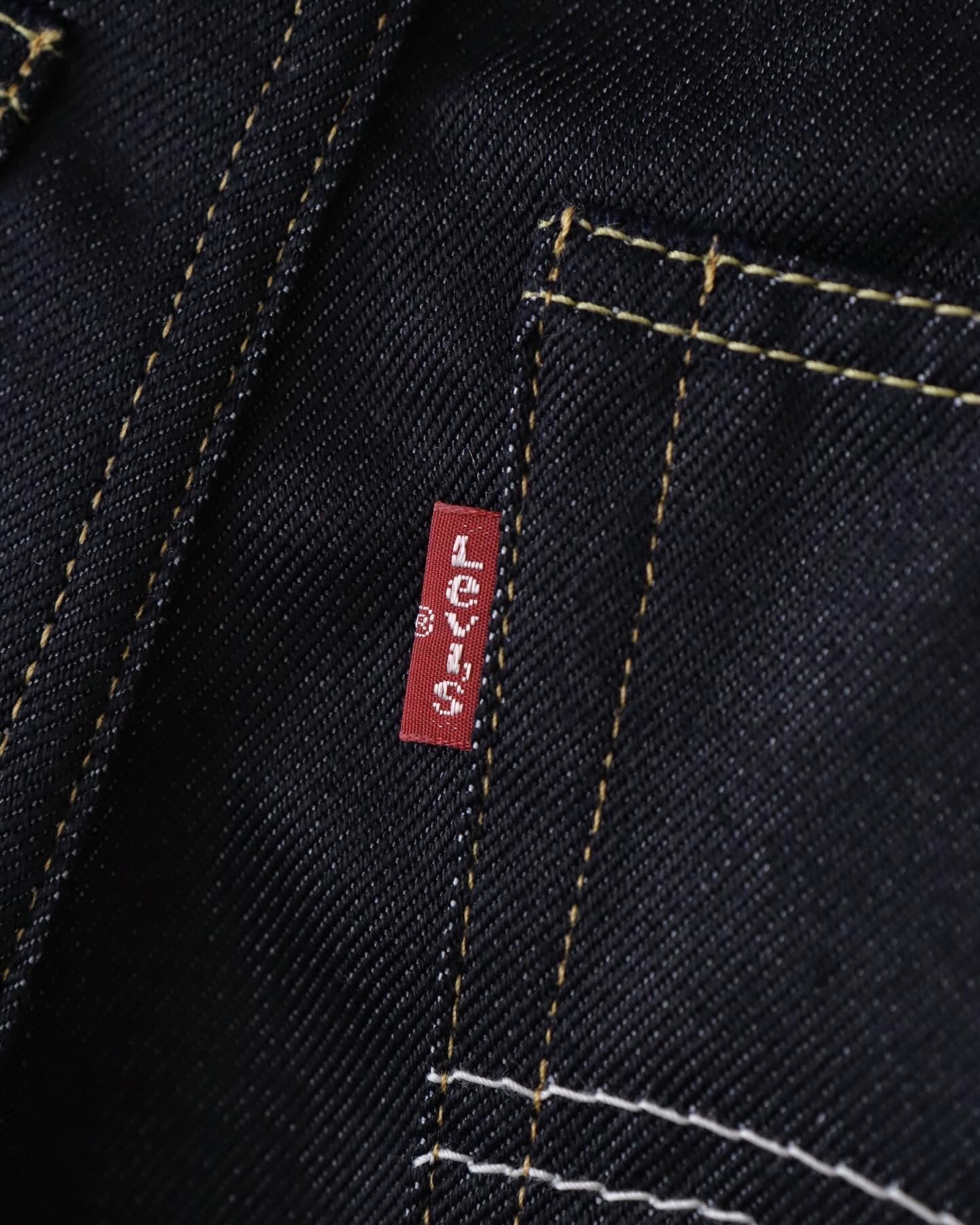 LEVI’S CUSTOMIZE DENIM PANTS