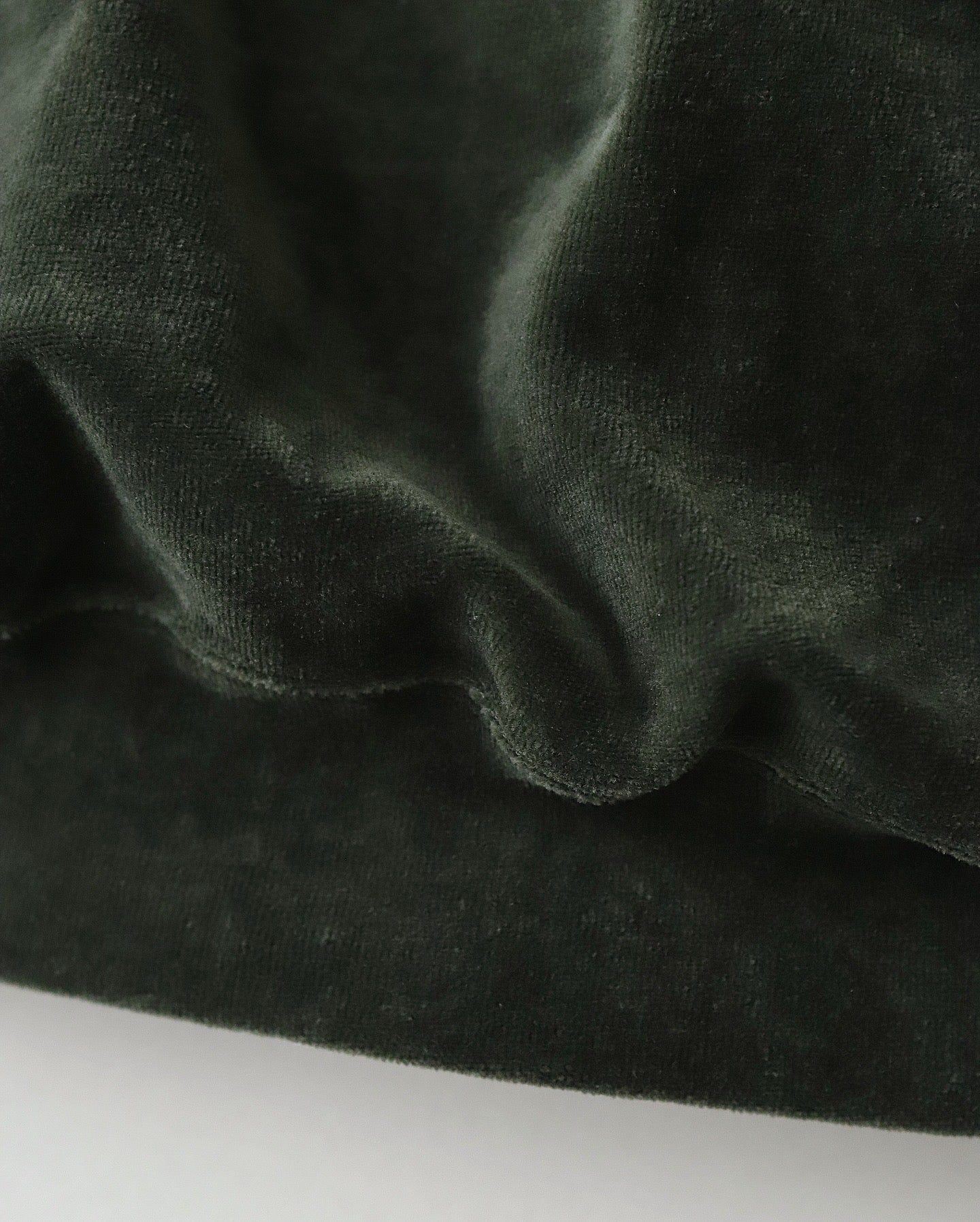 COMPACT VELOUR MOCK NECK