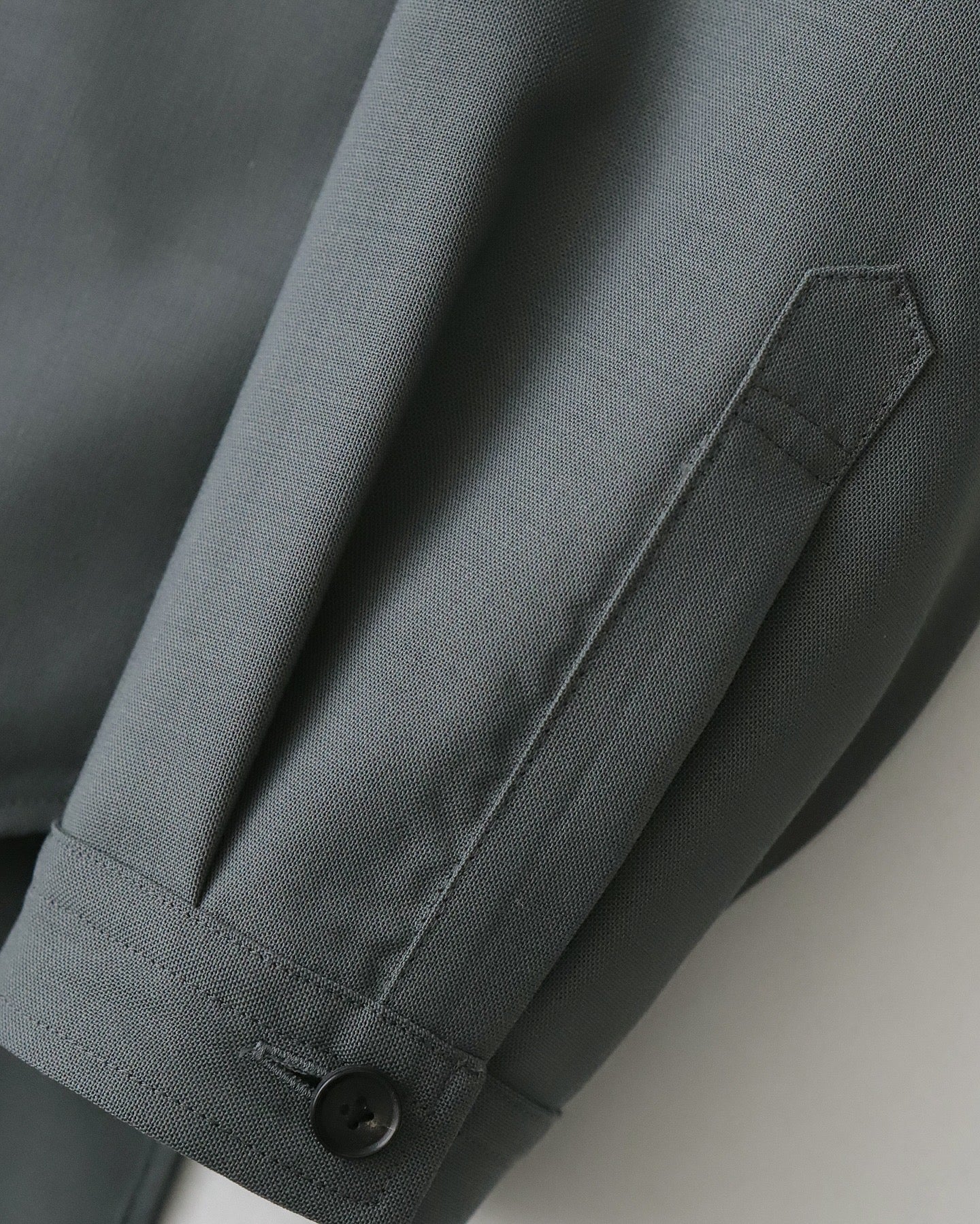 MINIMAL COLLORLESS SHIRTS