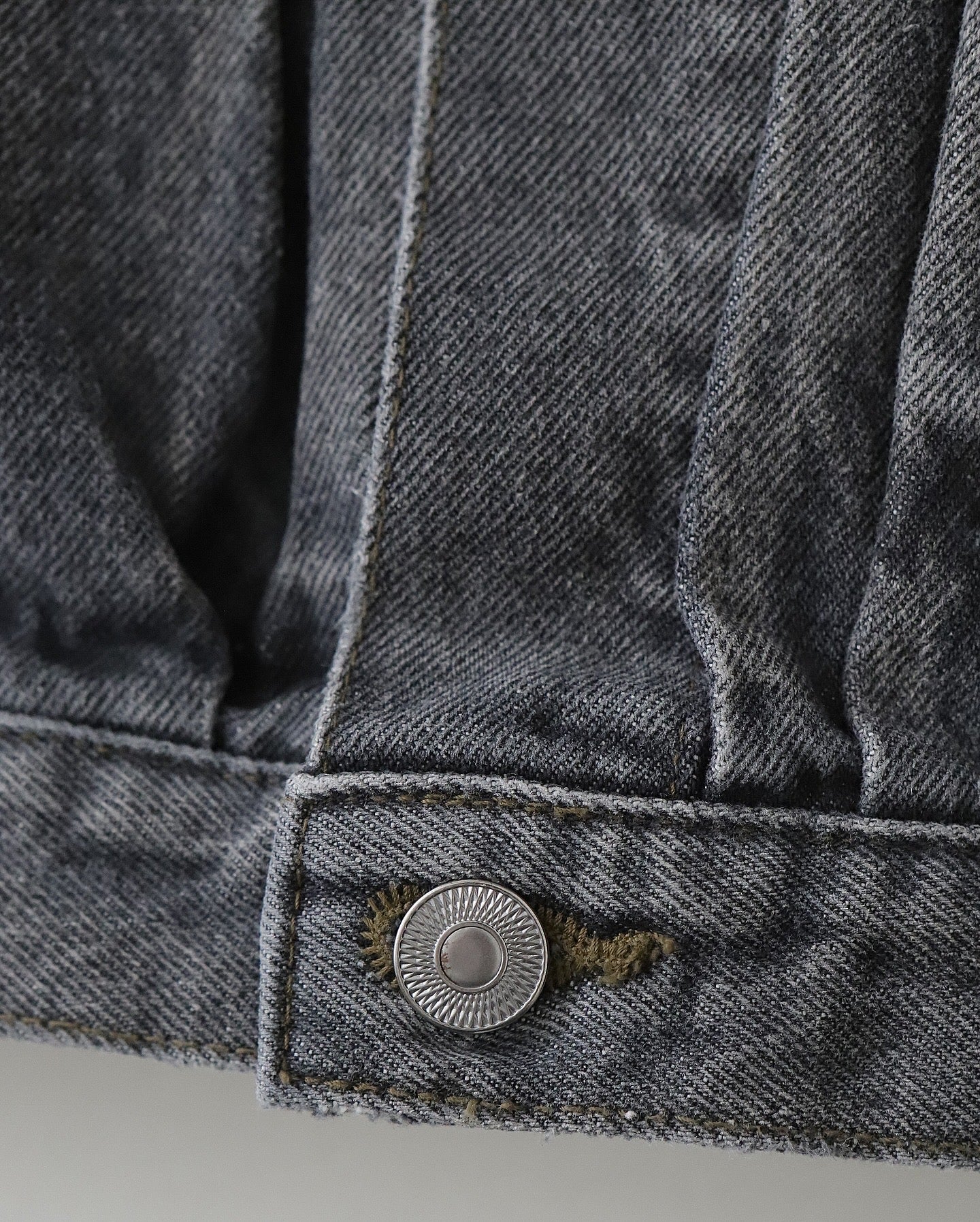VINTAGE GRAY DENIM JACKET