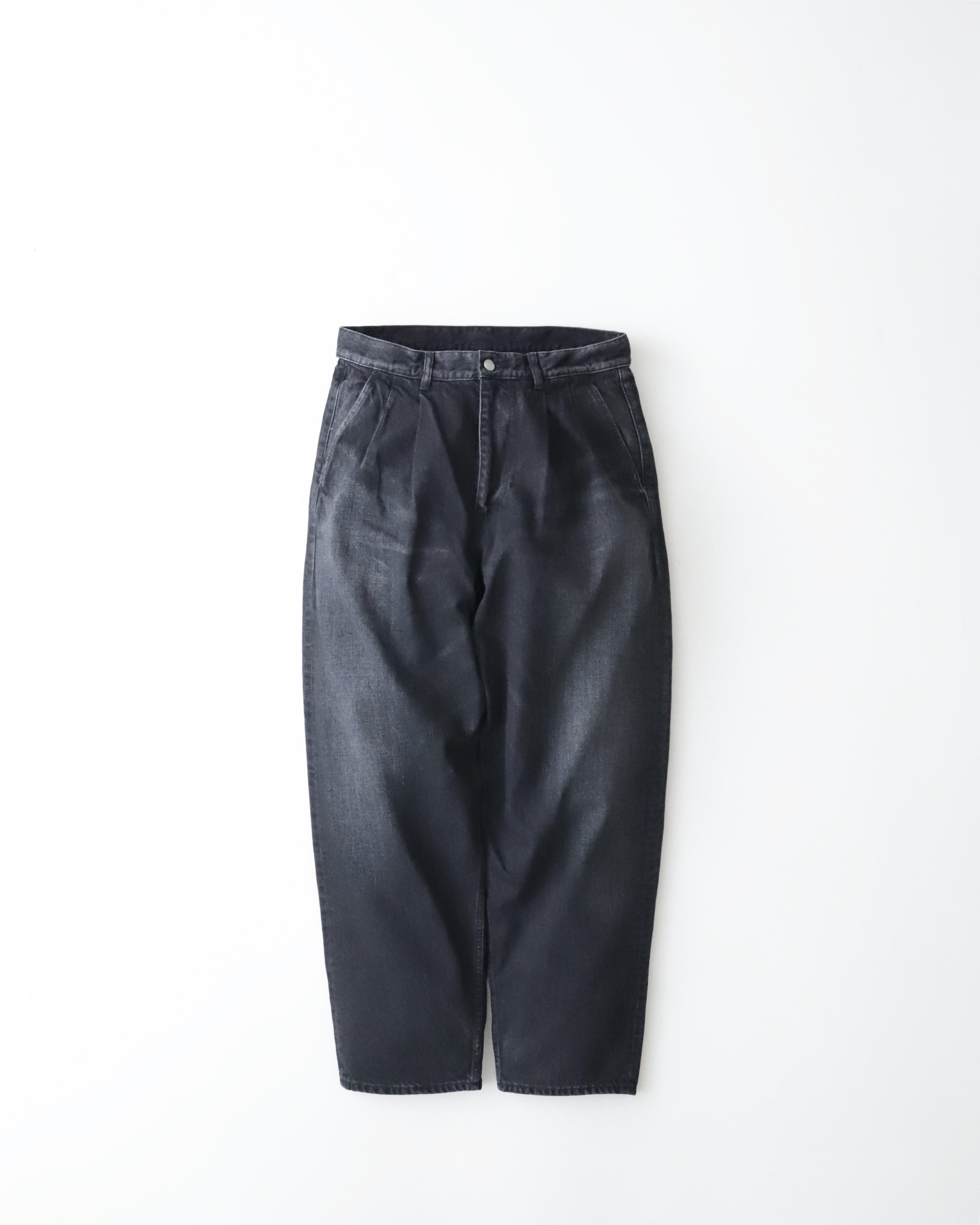 SELVAGE DENIM TWO TUCK TAPERED PANTS