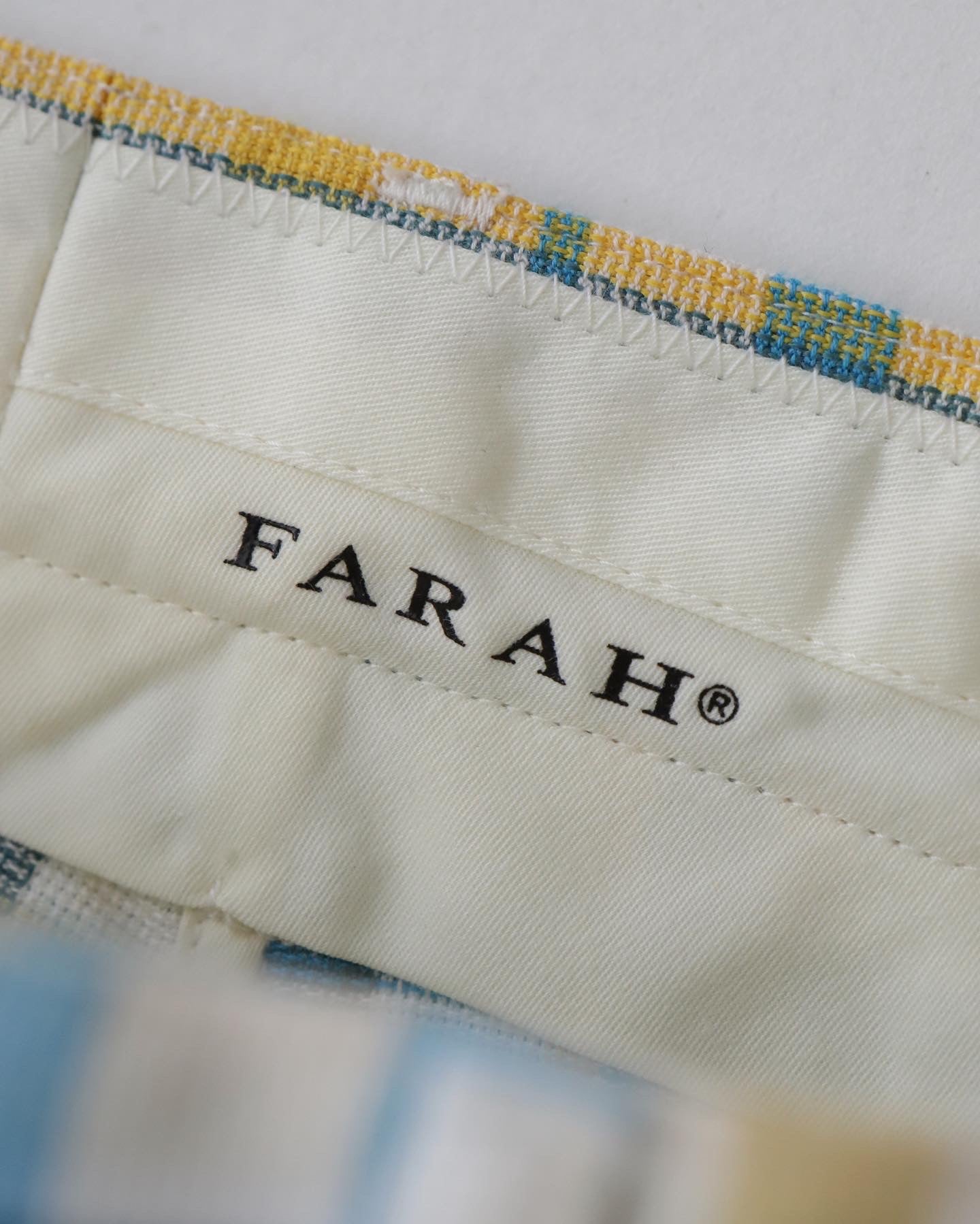 FARAH｜TWO-TUCK WIDE SHORTS / SOUVENIR CHECK