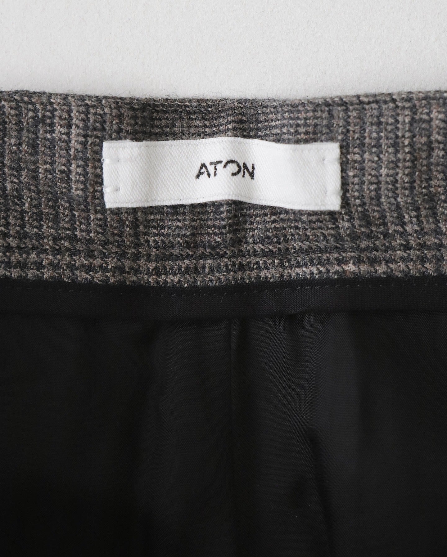 LINEN WOOL TWILL TUCKED EASY PANTS（WOMEN）