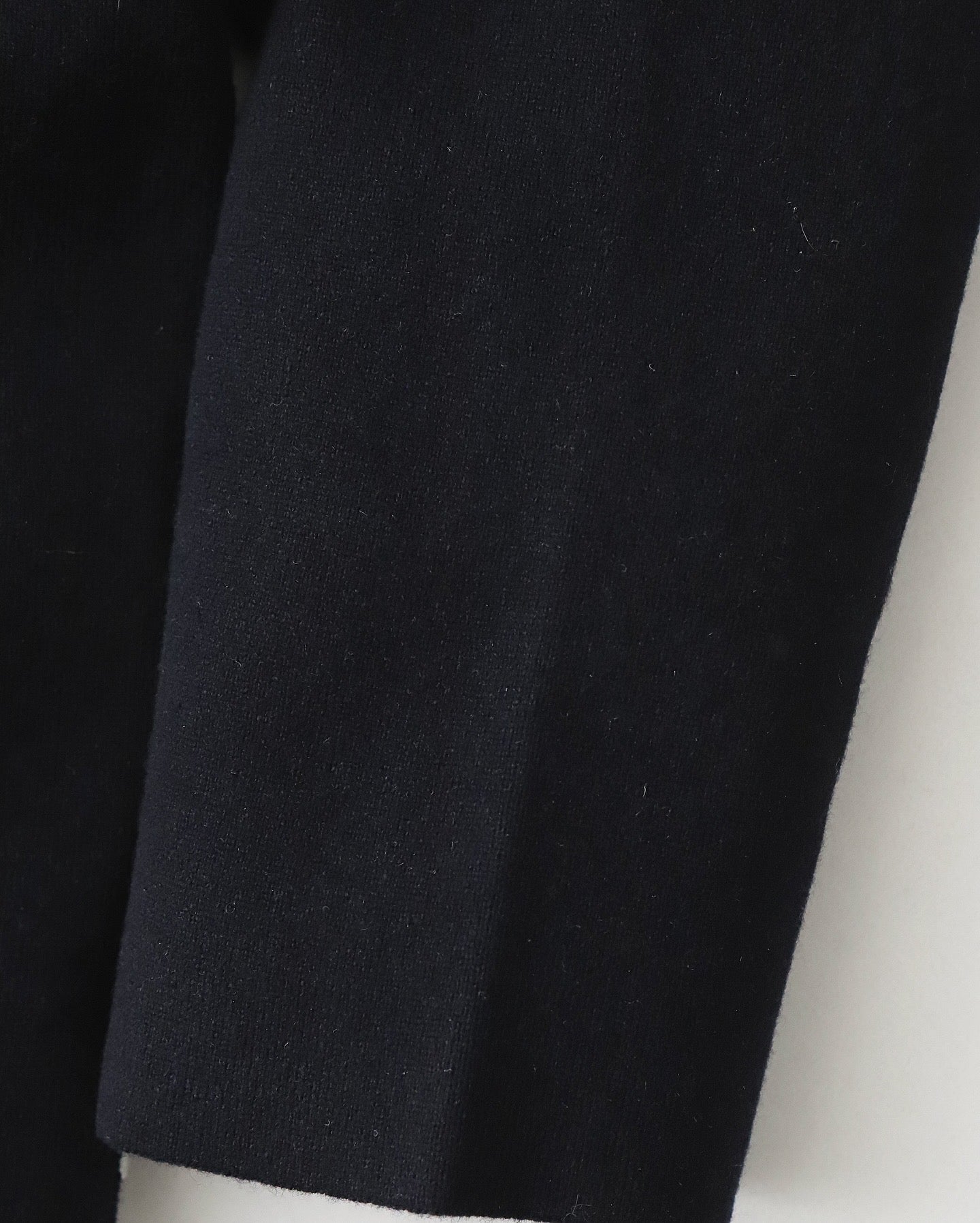 V-NECK CARDIGAN｜LAMS WOOL INTERLOCK KNITTED