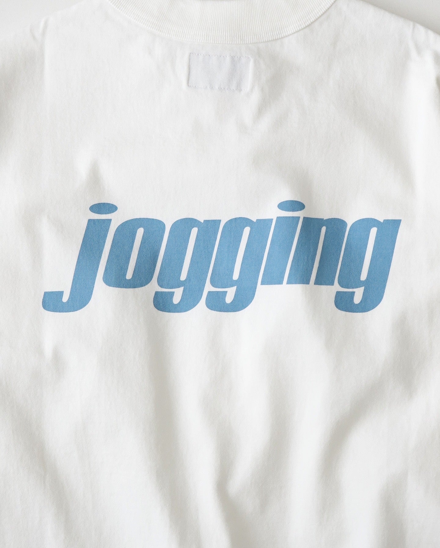 UNLIKELY AUTHENTIC GRAPHIC TEE "JOGGING"