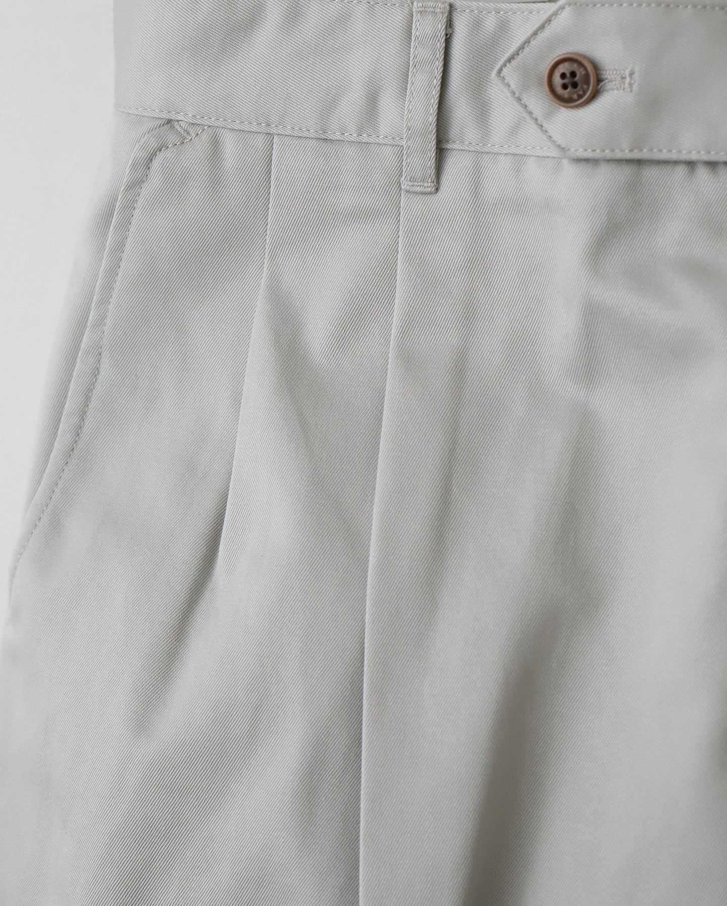 OUT TUCK WIDE TAPERED PANTS