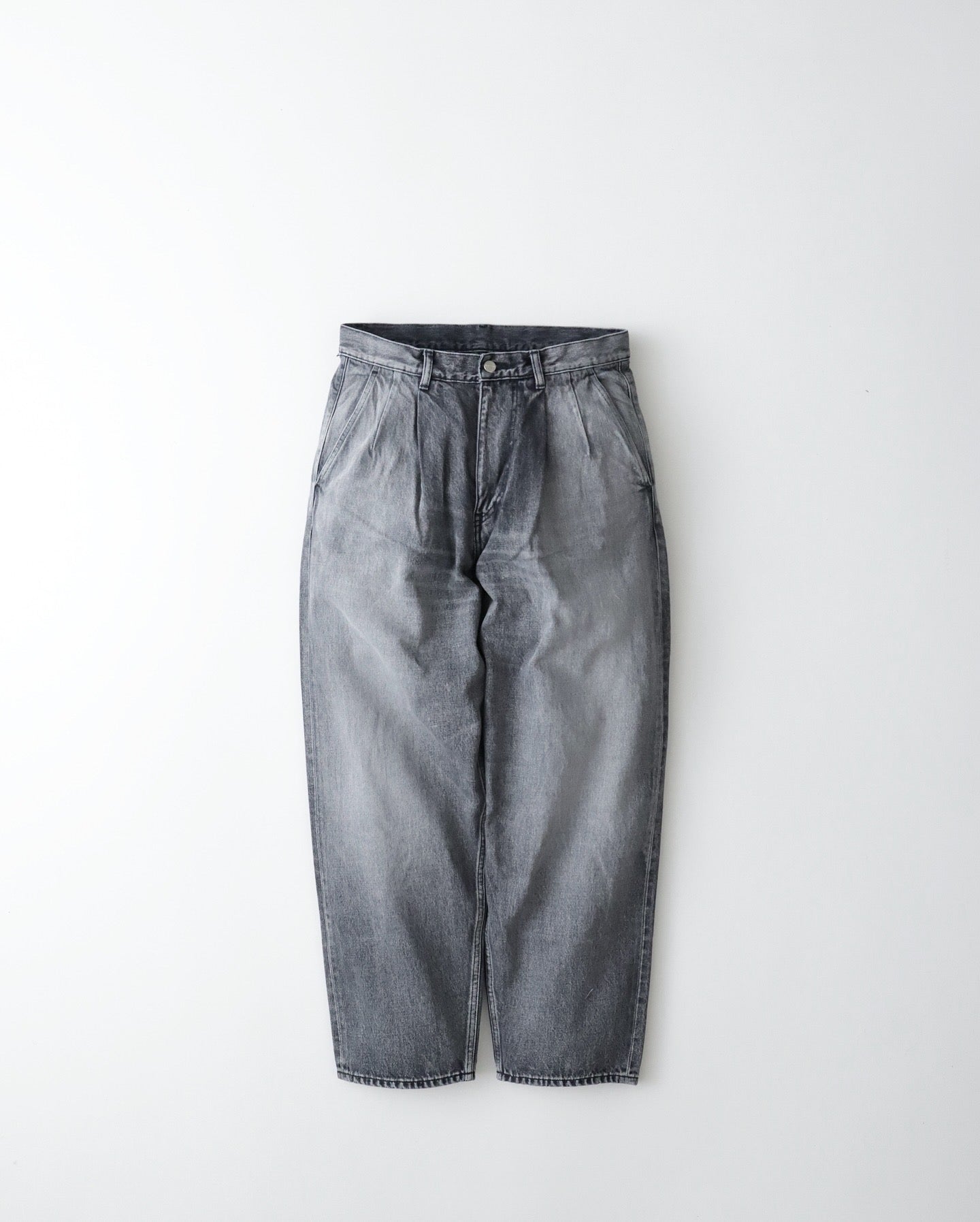 SELVAGE DENIM TWO TUCK TAPERED PANTS