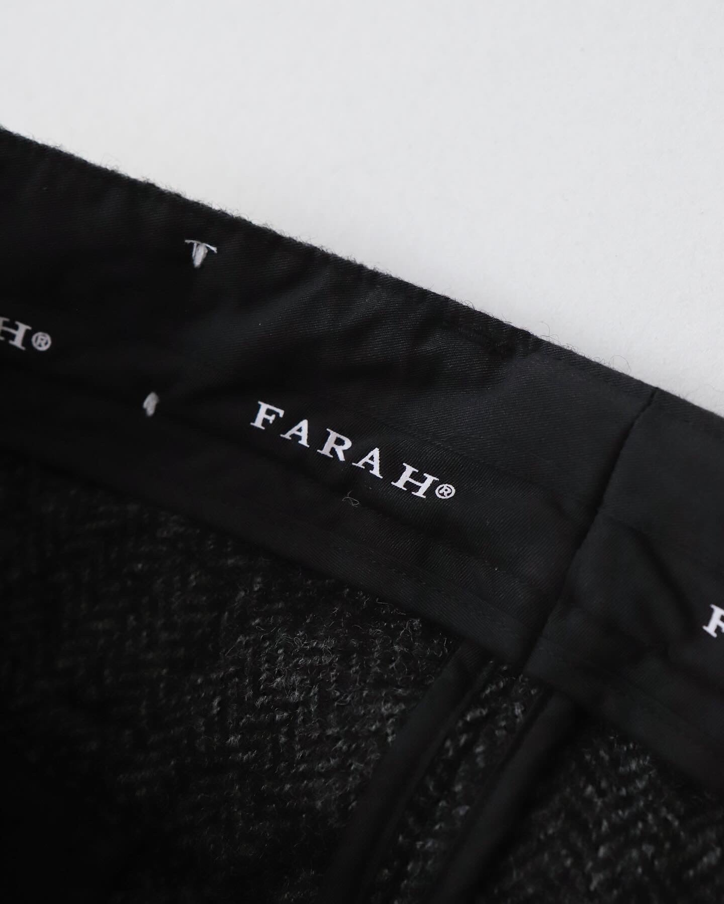 FARAH｜NO TUCK WIDE STRAIGHT PANTS