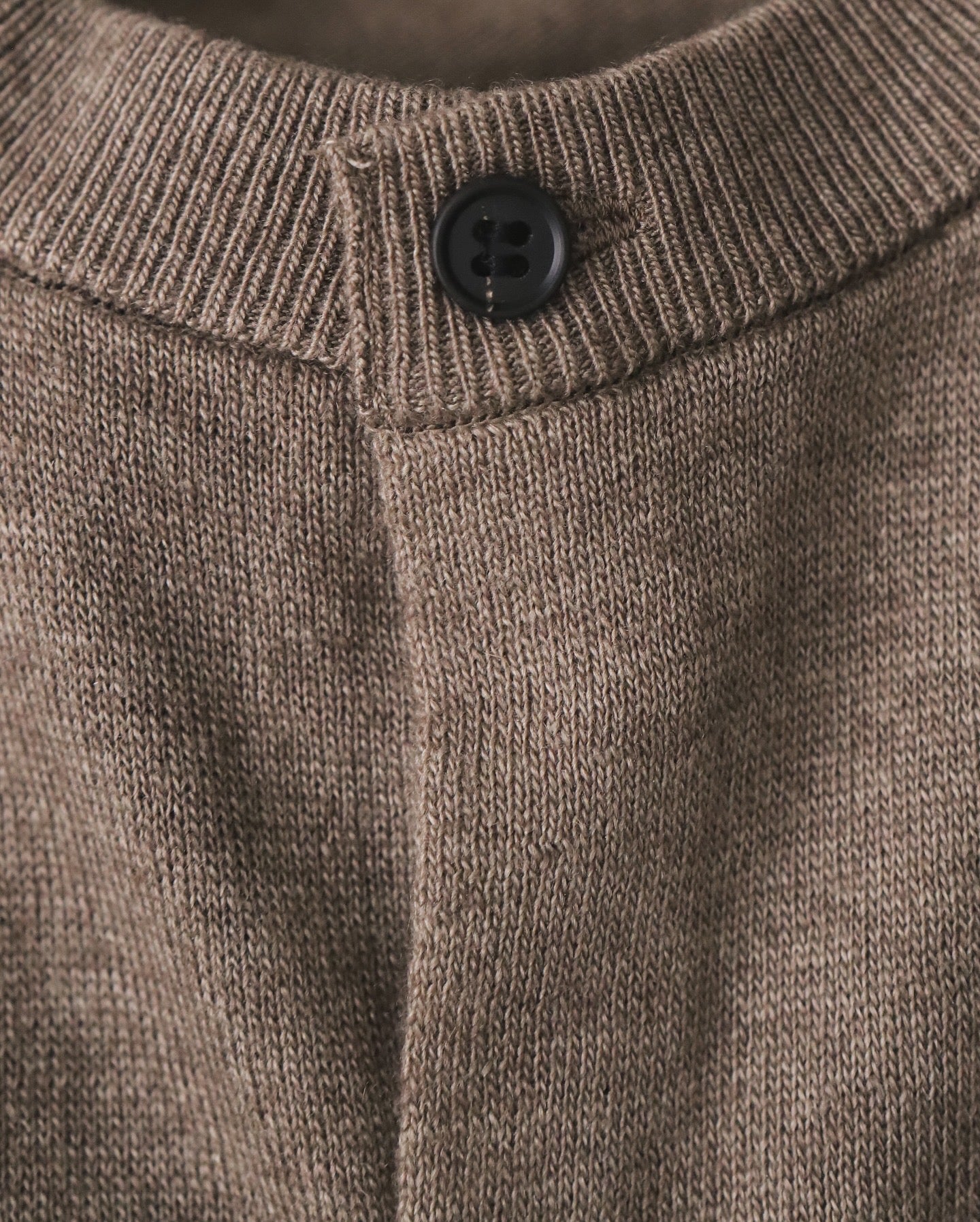 GARMENT DYED CASHMERE SILK CREWNECK CARDIGAN（WOMEN）