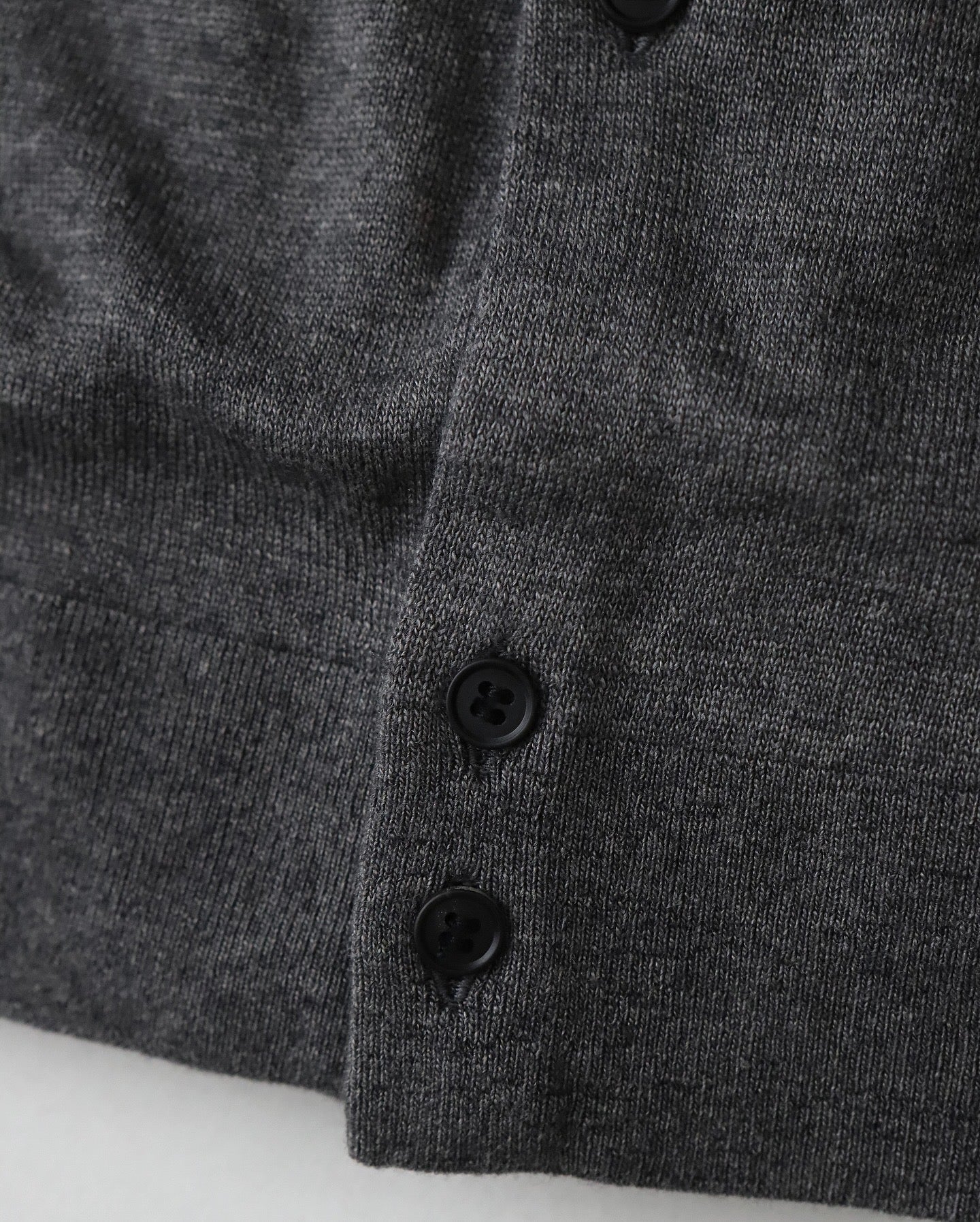 GARMENT DYED CASHMERE SILK CREWNECK CARDIGAN（WOMEN）