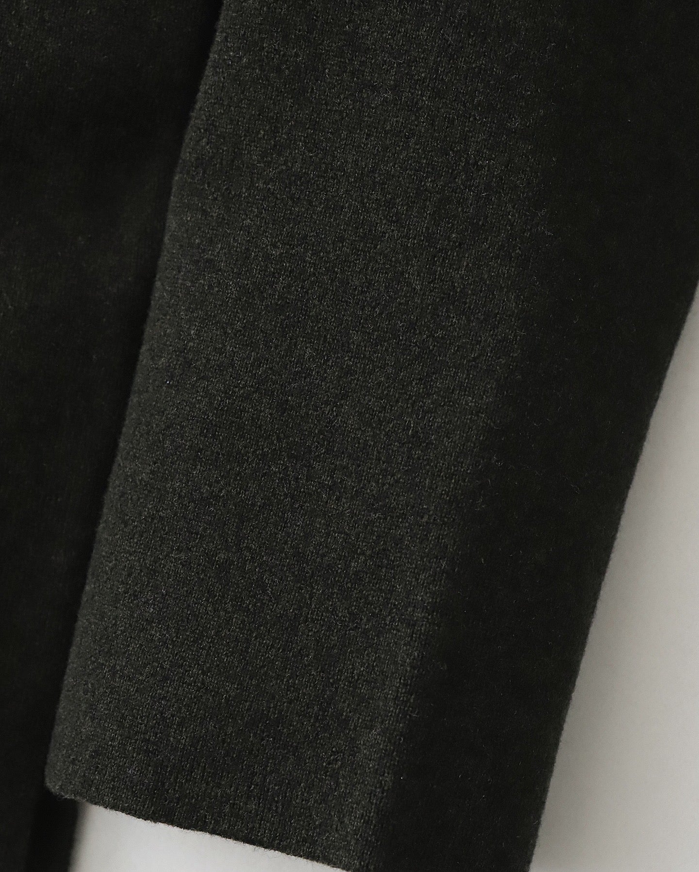 V-NECK CARDIGAN｜LAMS WOOL INTERLOCK KNITTED