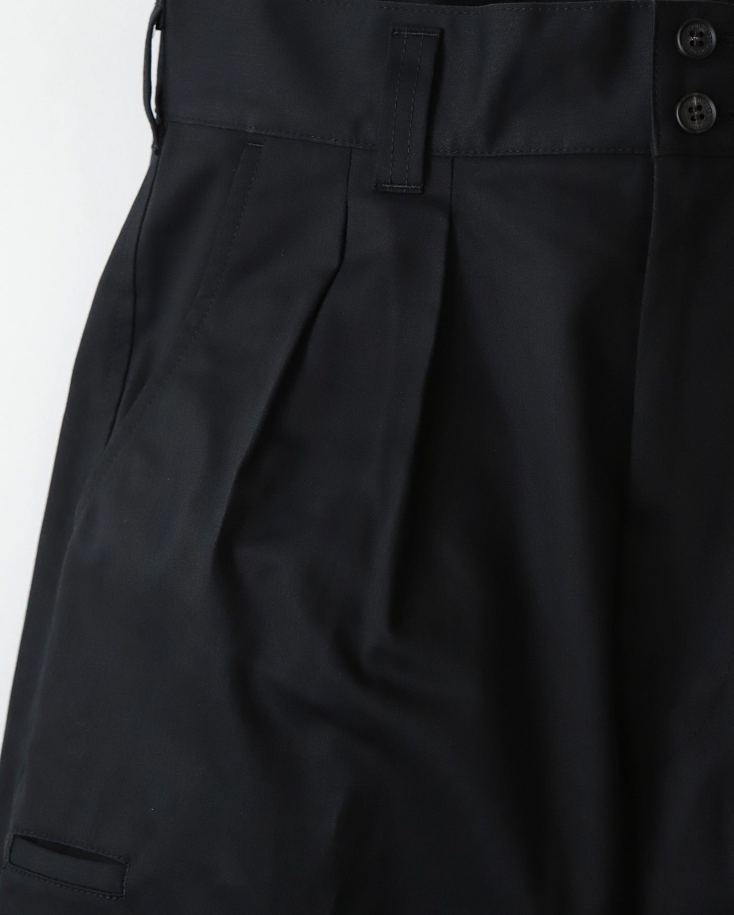 PLEATED BARREL LEG TROUSERS