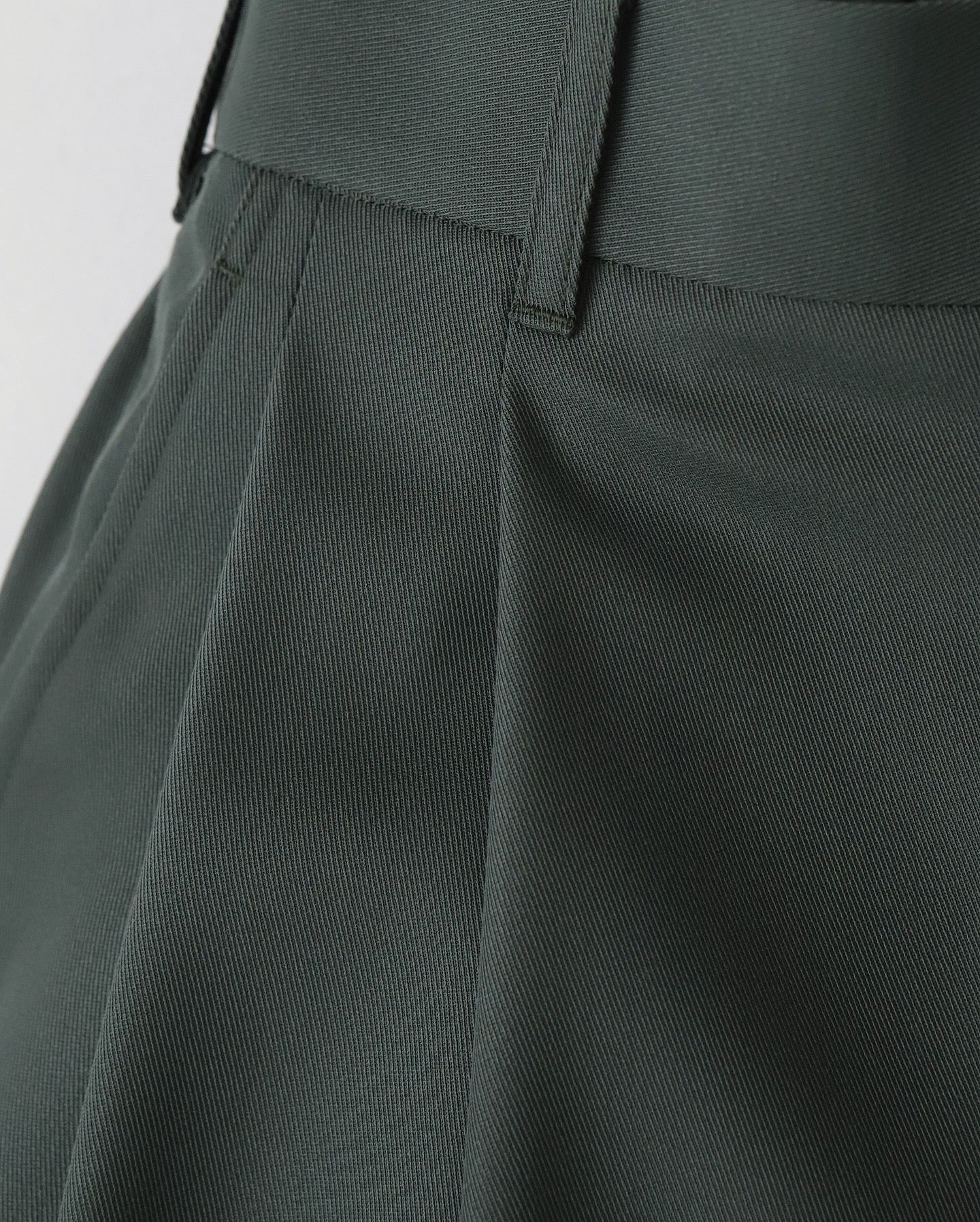 TECHNO WOOL NYLON TWO TUCK WIDE PANTS（WOMEN）