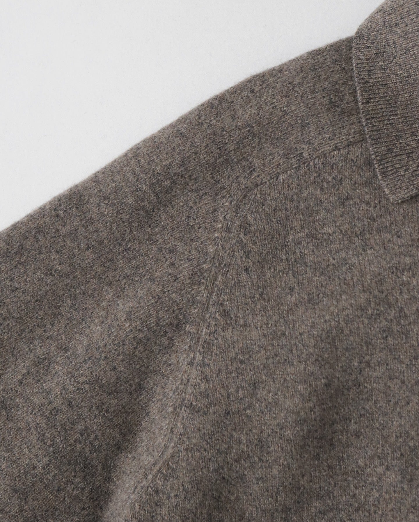 SADDLE SLEEVE POLO｜LAMS WOOL PLAIN KNITTED