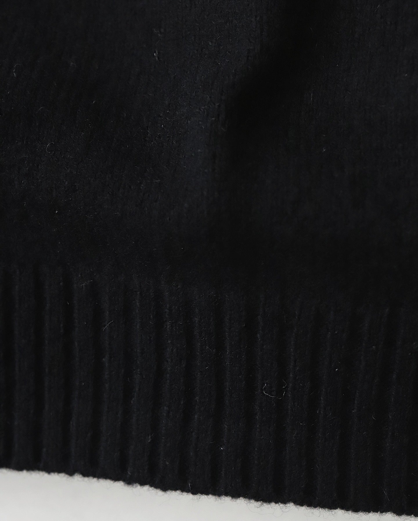 LAMBS WOOL HALF ZIP SWEATER