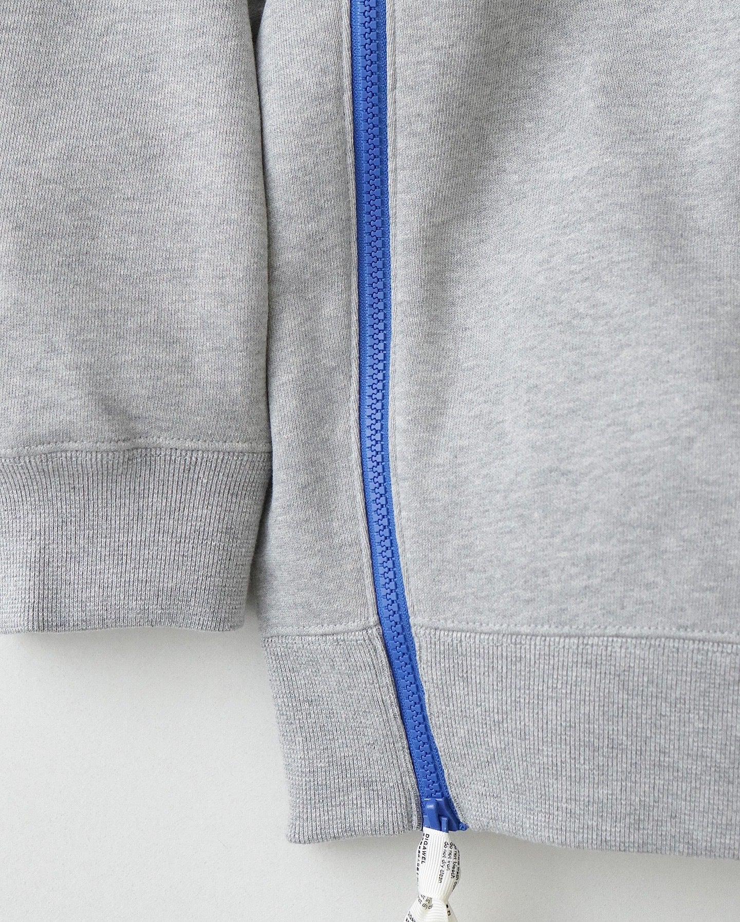 SIDE ZIP SWEATSHIRT