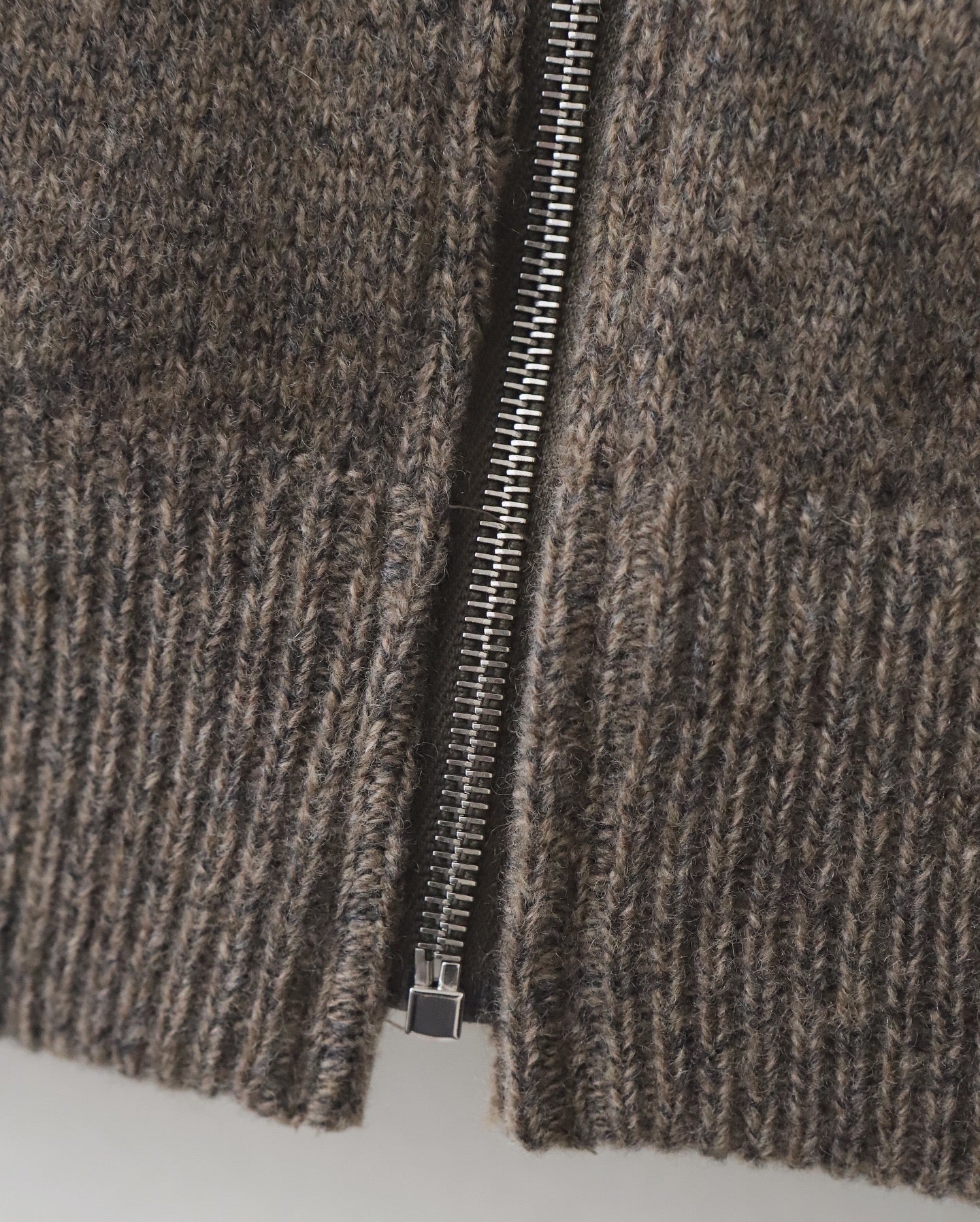 ZIP CREW NECK CARDIGAN｜LAMS WOOL PLAIN KNITTED