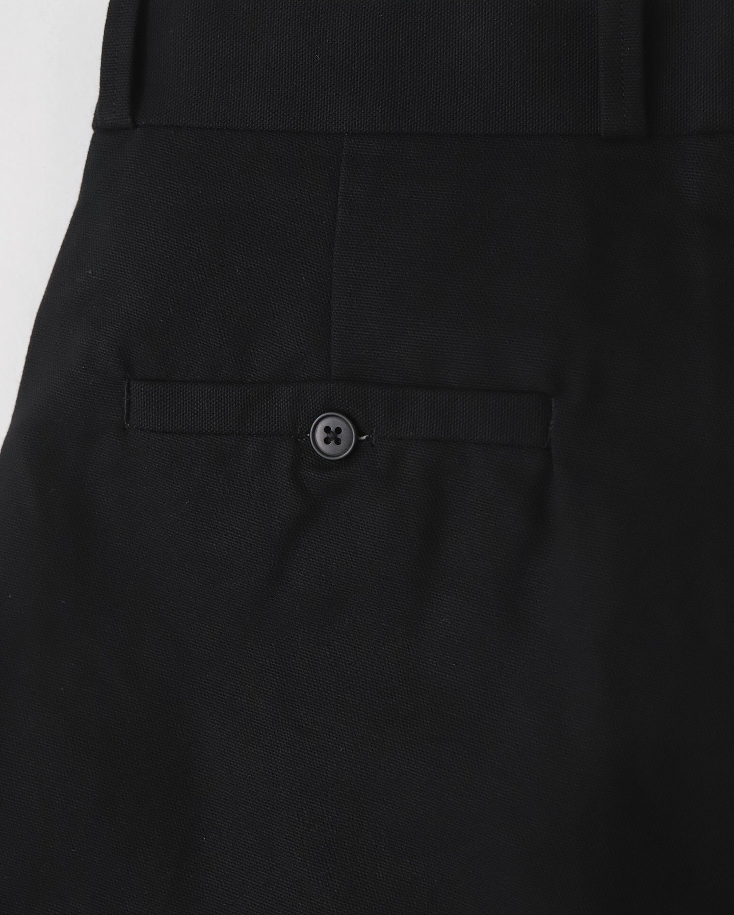 TUCK STRAIGHT TROUSERS