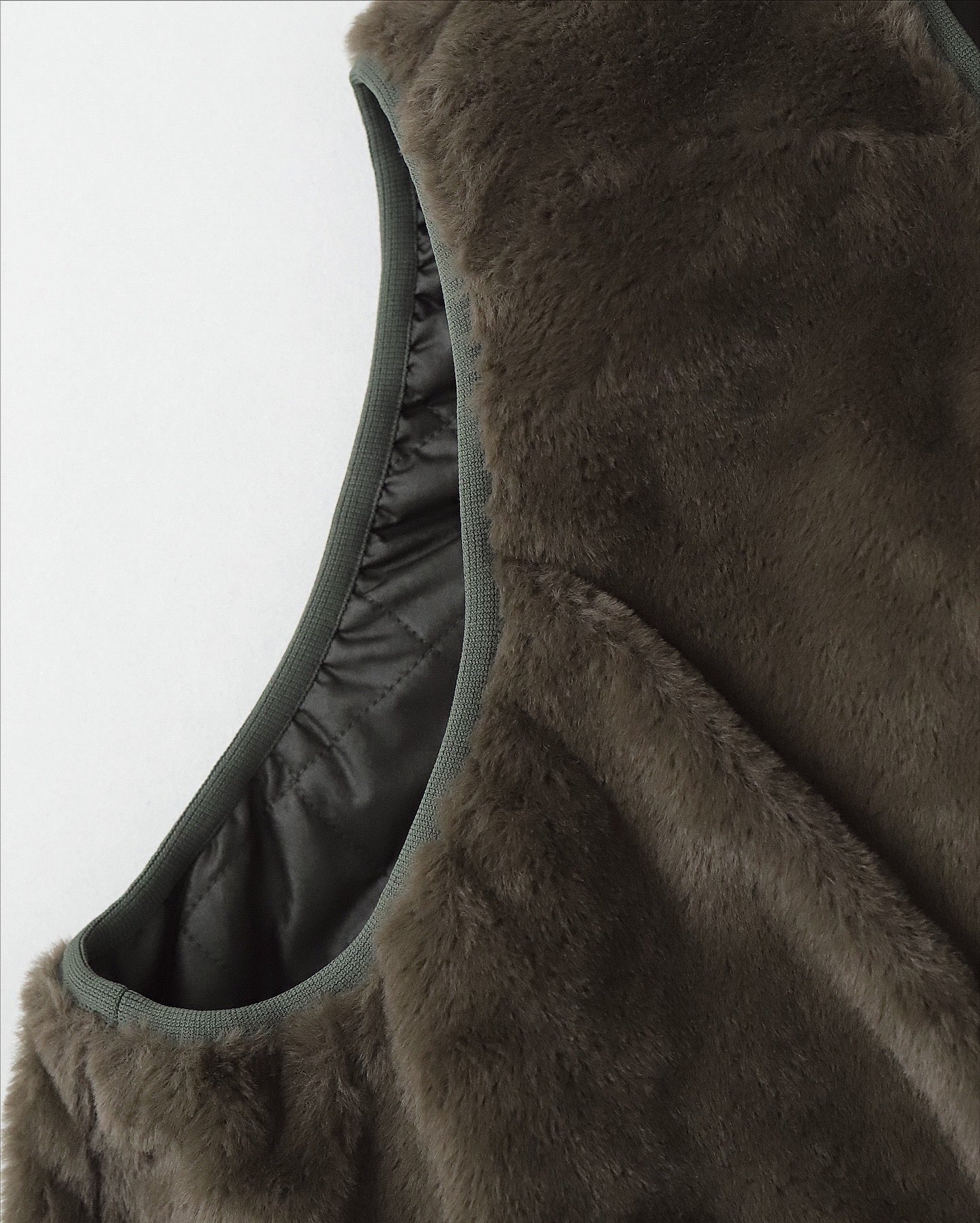 TECH REVERSIBLE BRITISH HUNTER FUR VEST
