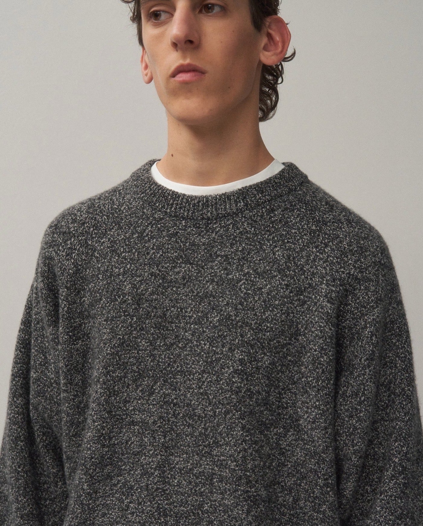 LAMBS WOOL CREWNECK SWEATER